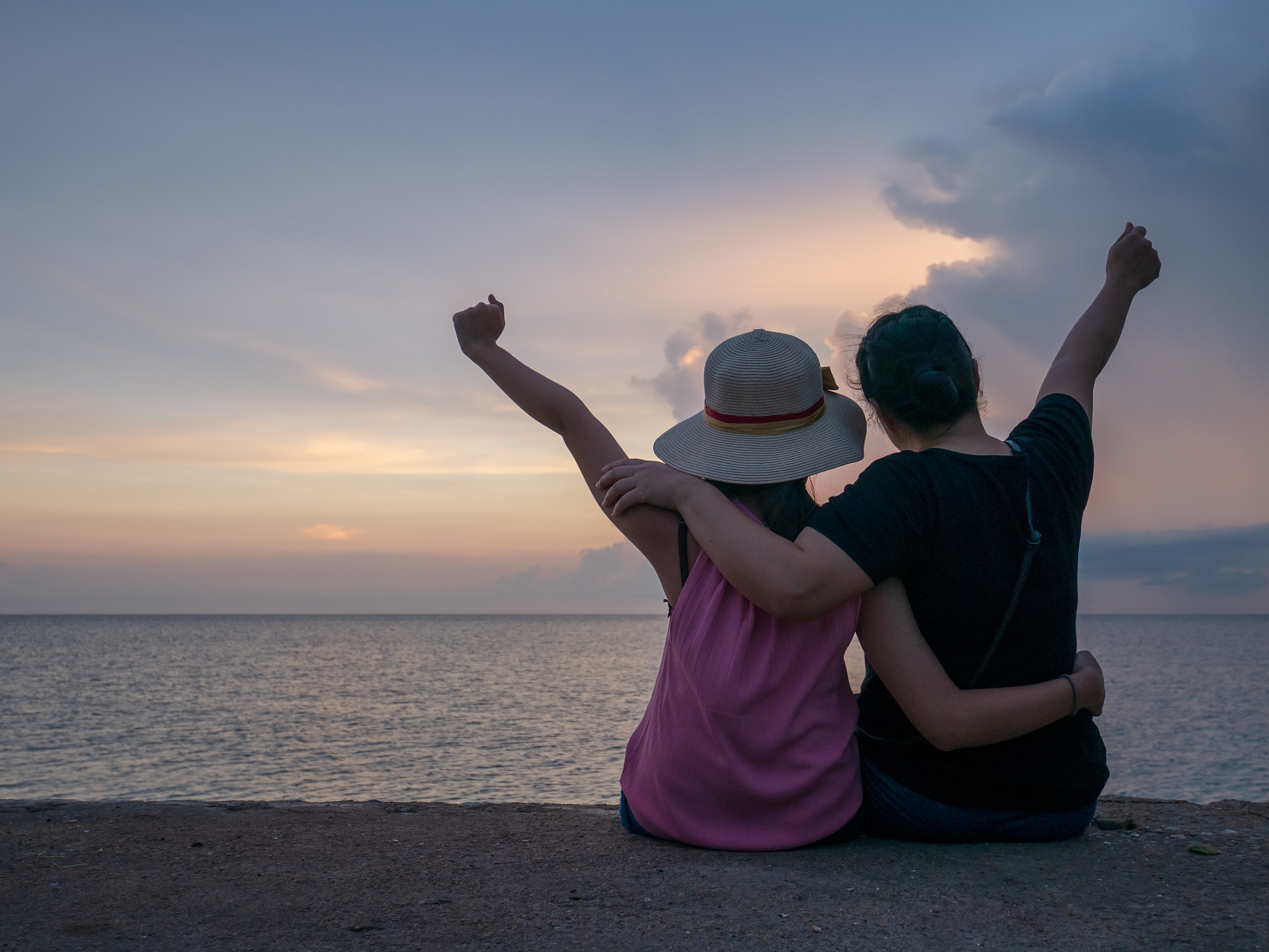 Panasonic Lumix DC-GX850 (Lumix DC-GX800 / Lumix DC-GF9) sample photo. Girl cheerful background sunset at the sea photography