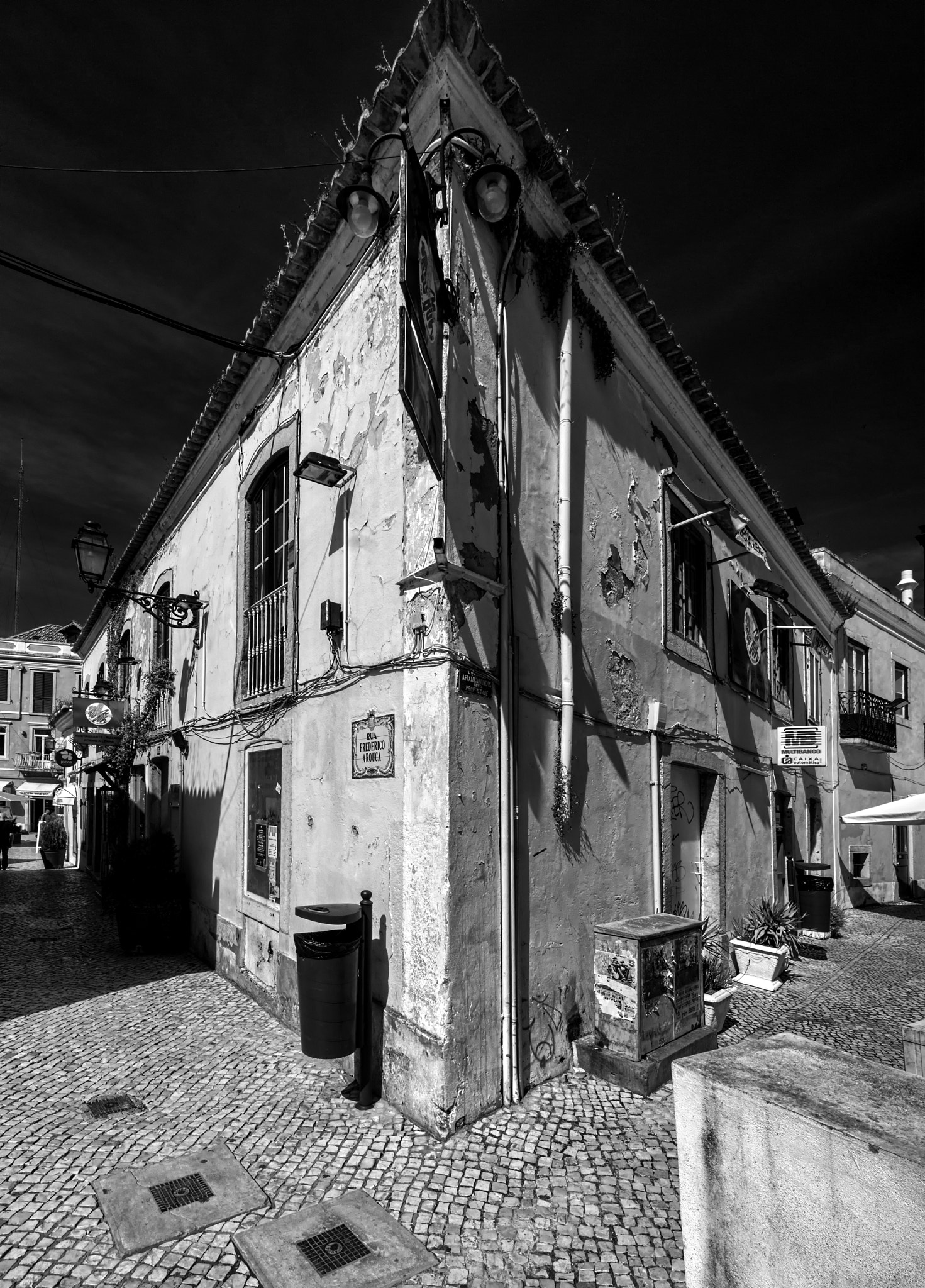 Sony Alpha NEX-7 sample photo. Corner house in cascais photography