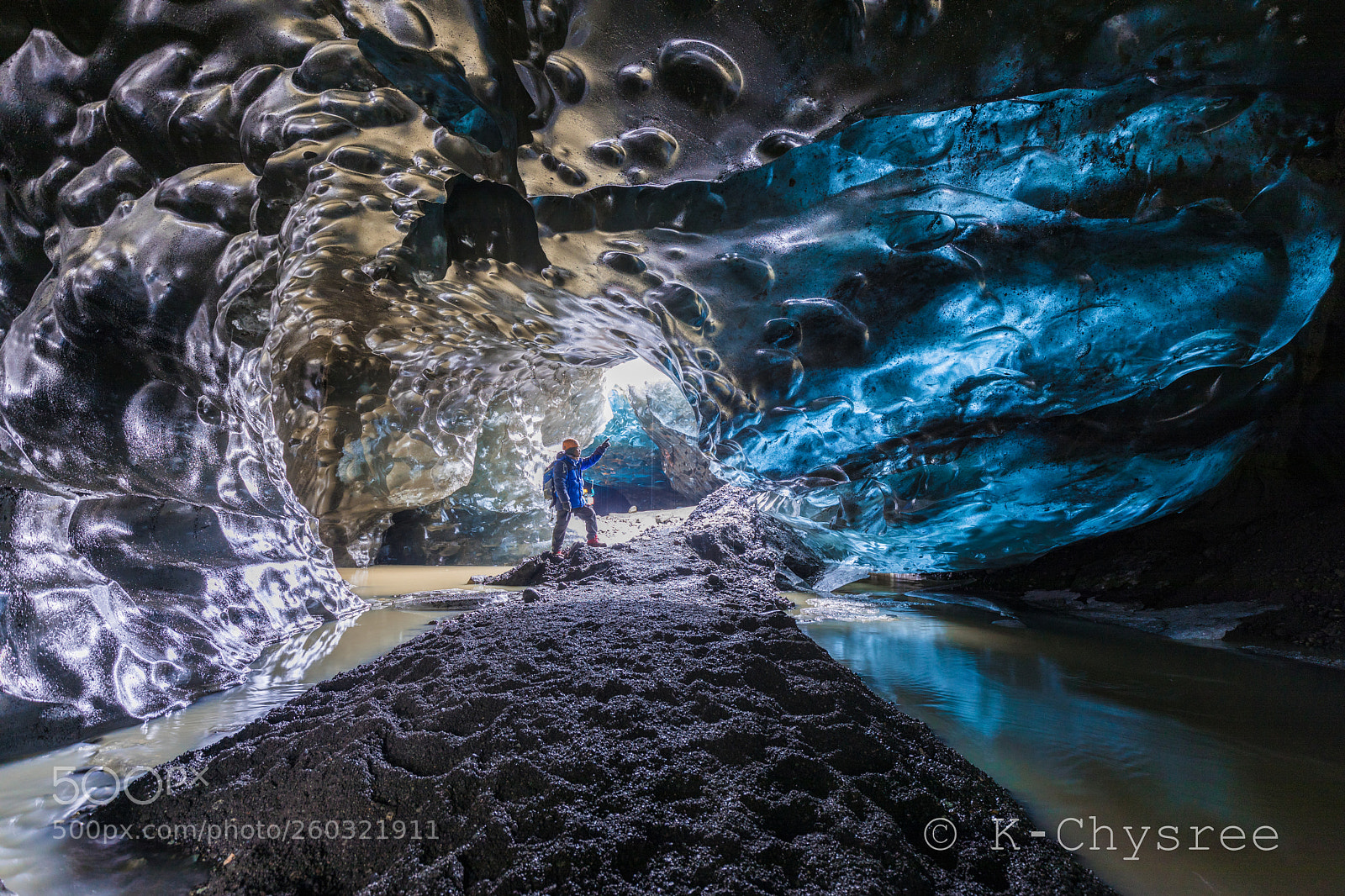 Canon EOS 5D Mark IV sample photo. Icecave from icelandic photography