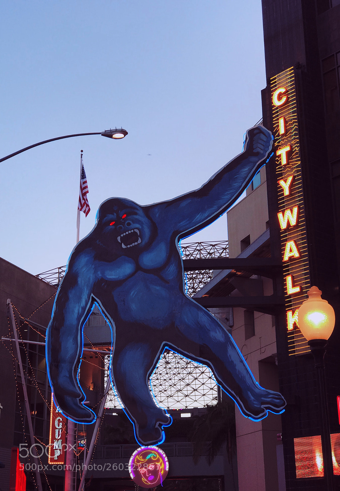 Apple iPhone 7 Plus sample photo. King kong in citywalk photography