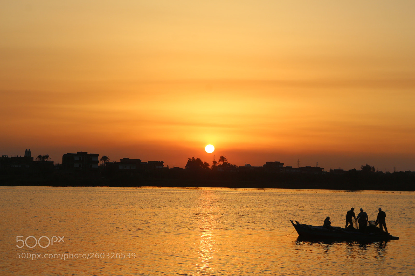 Canon EOS 700D (EOS Rebel T5i / EOS Kiss X7i) sample photo. Work, sunset, boat, fisherman photography