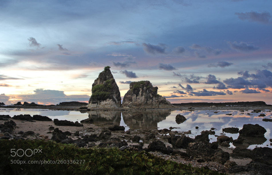 Canon EOS 5D Mark II sample photo. Sawarna beach  icon photography