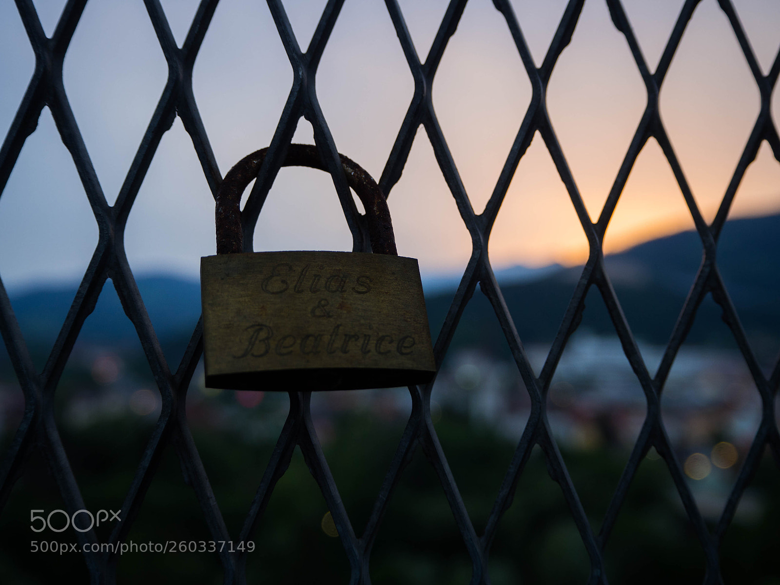 Olympus OM-D E-M10 II sample photo. Sunset lock photography
