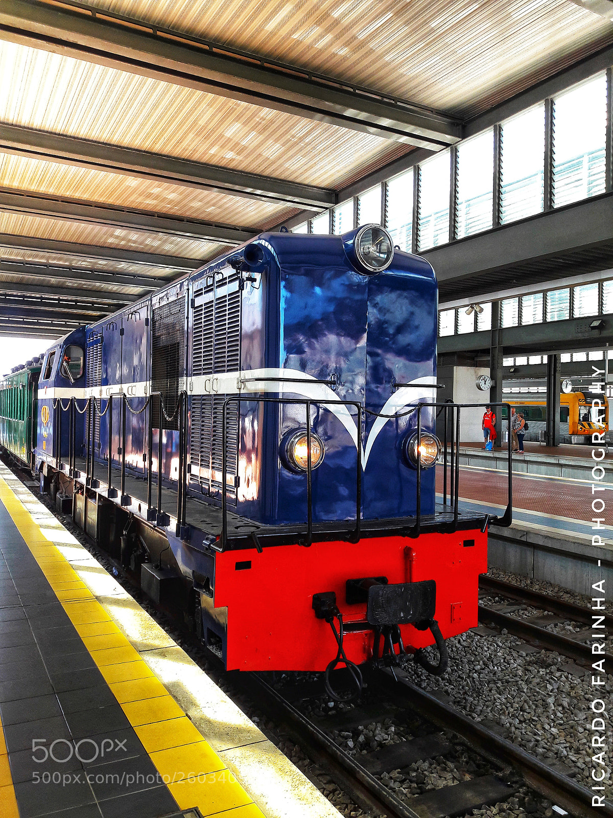 Samsung Galaxy A5(2016) sample photo. Train photography