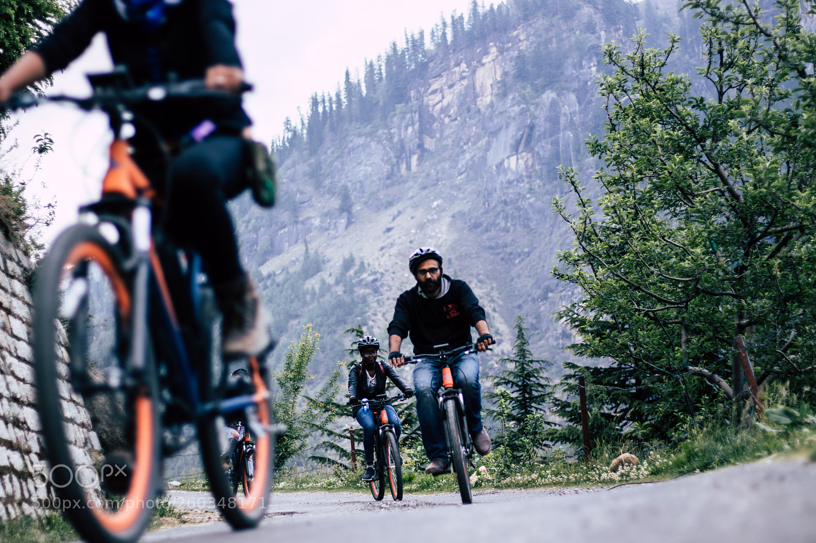 Canon EOS 77D (EOS 9000D / EOS 770D) sample photo. Cycling in manali photography