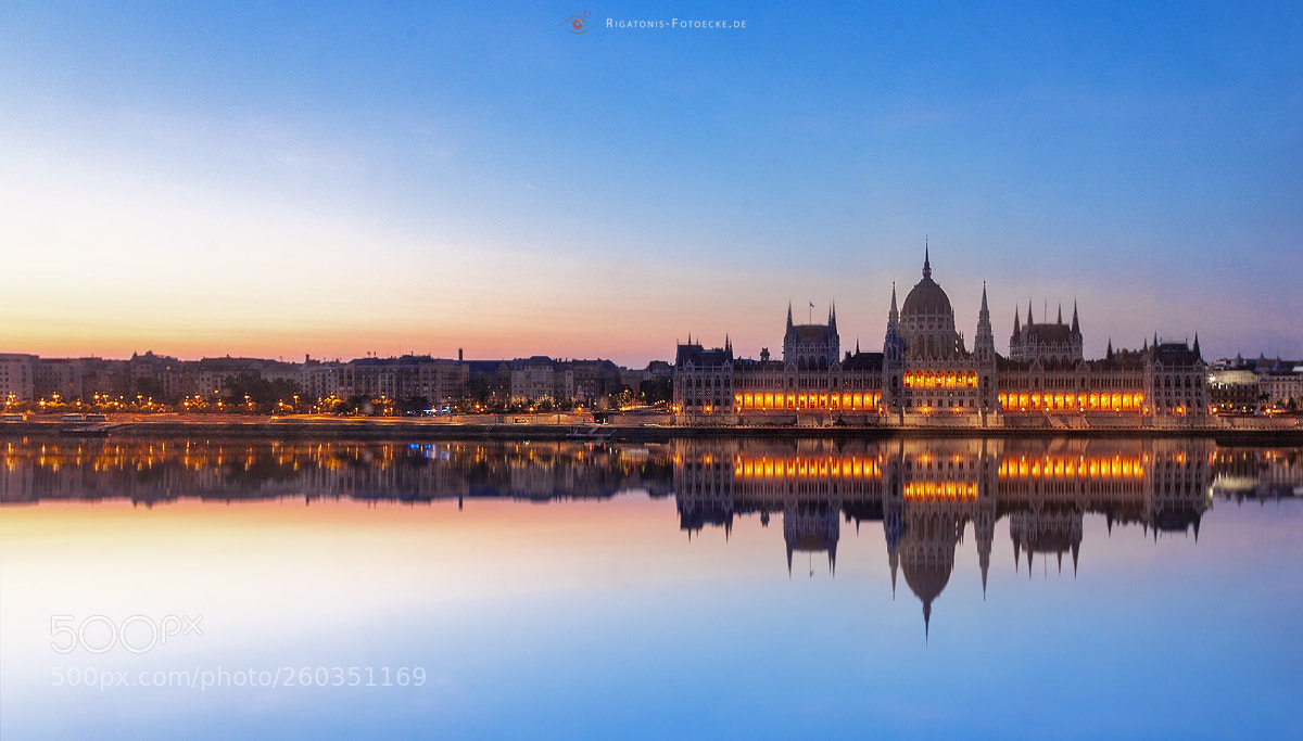 Canon EOS 5D Mark II sample photo. Hungarian parliament in the photography