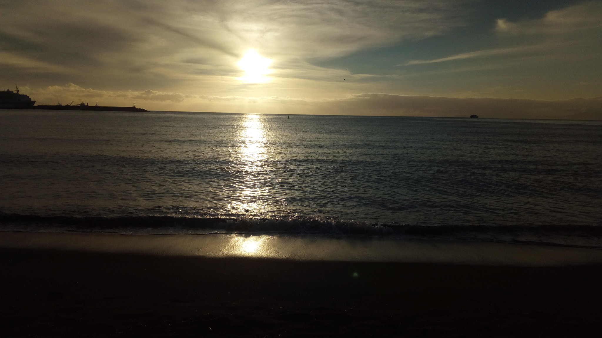 HUAWEI Y6 a! Compact sample photo. Light on the sea photography