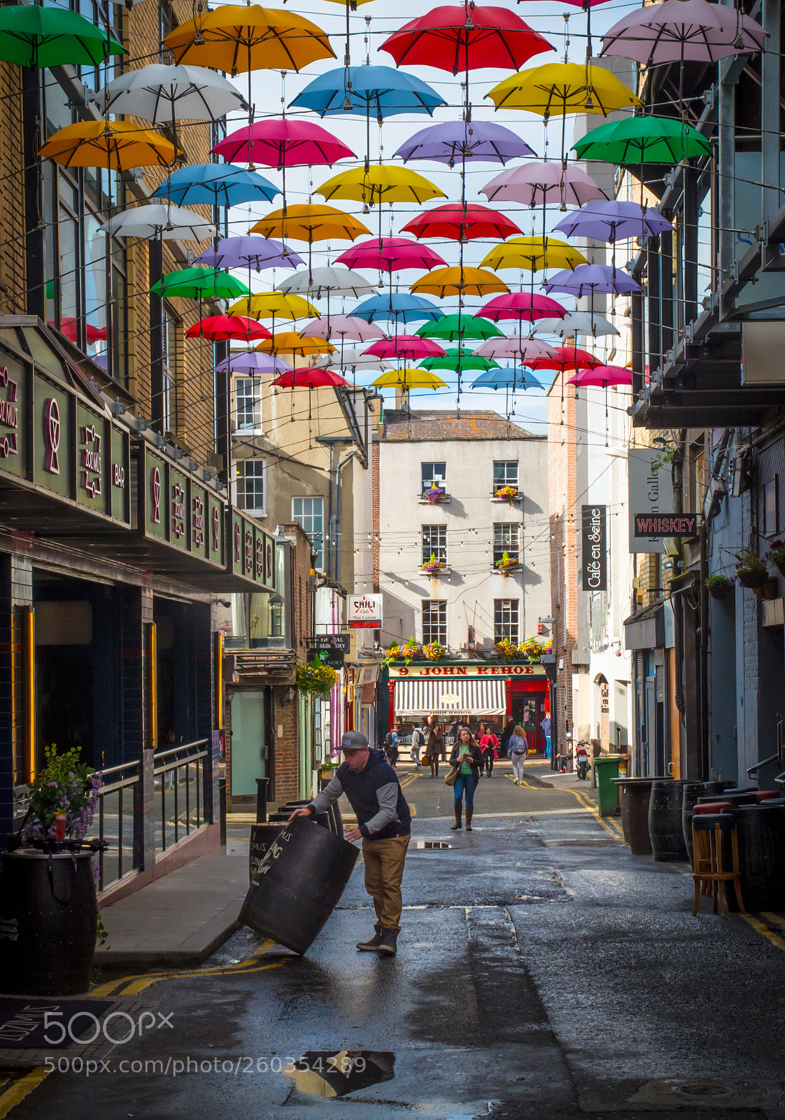 Pentax K-30 sample photo. Dublin. under umbrelas photography