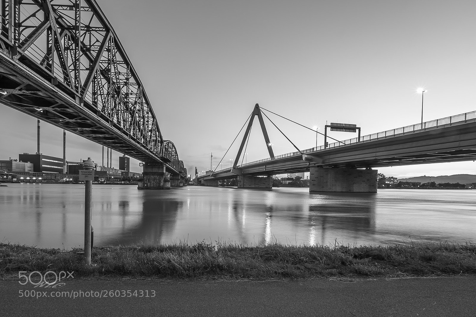 Olympus OM-D E-M1 Mark II sample photo. Between the bridges v3 photography