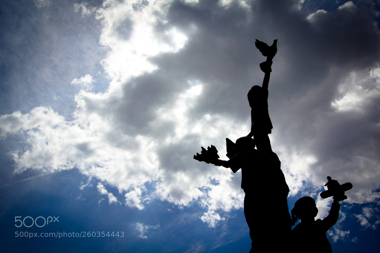 Canon EOS 550D (EOS Rebel T2i / EOS Kiss X4) sample photo. Eastgate arthur aaron statue photography