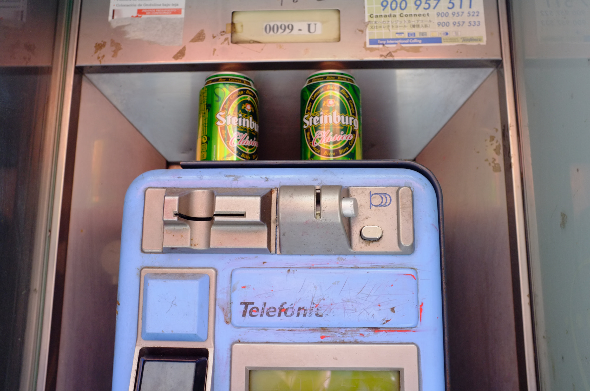 Fujifilm FinePix X100 sample photo. Telefónic photography