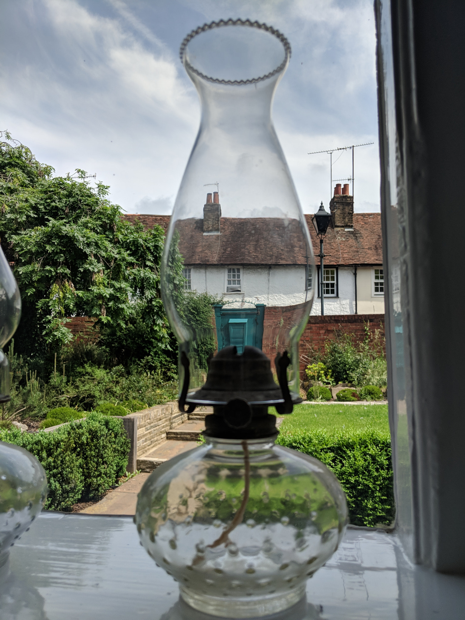 Google Pixel 2 XL sample photo. Warp back to conforming photography