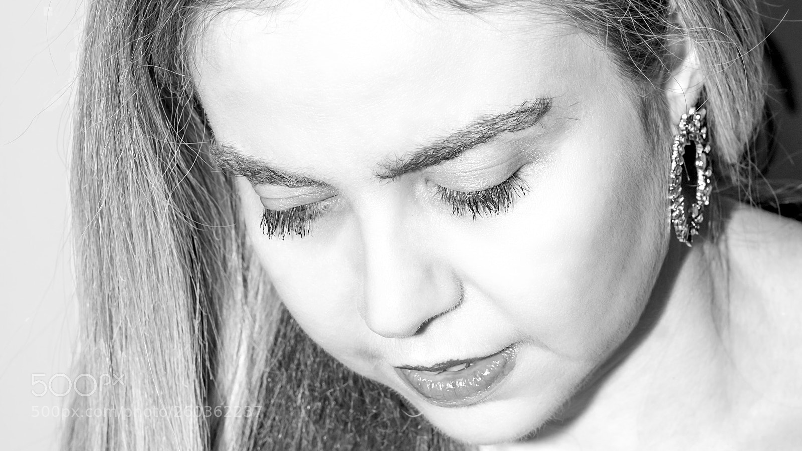 Canon EOS 750D (EOS Rebel T6i / EOS Kiss X8i) sample photo. Looking down photography