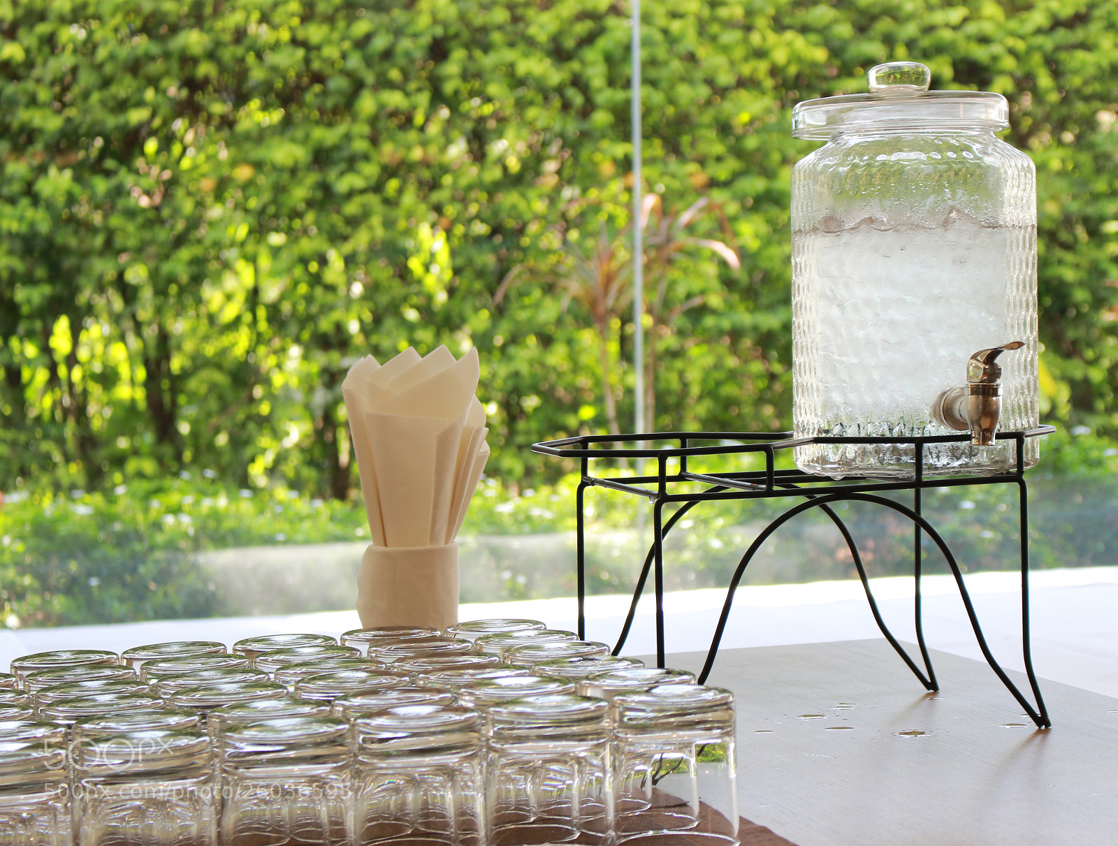 Canon EOS 700D (EOS Rebel T5i / EOS Kiss X7i) sample photo. Party drink station with photography