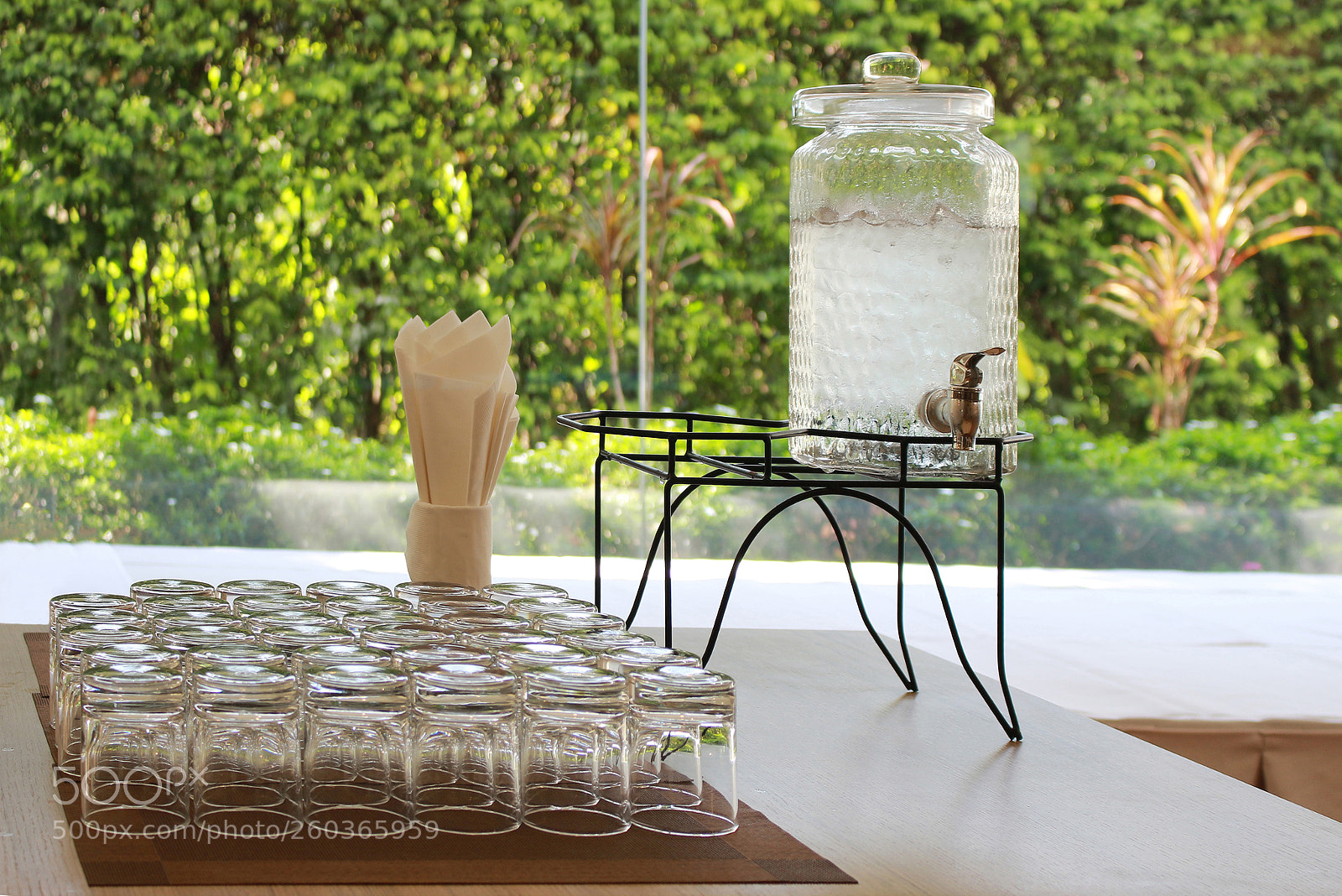 Canon EOS 700D (EOS Rebel T5i / EOS Kiss X7i) sample photo. Party drink station with photography