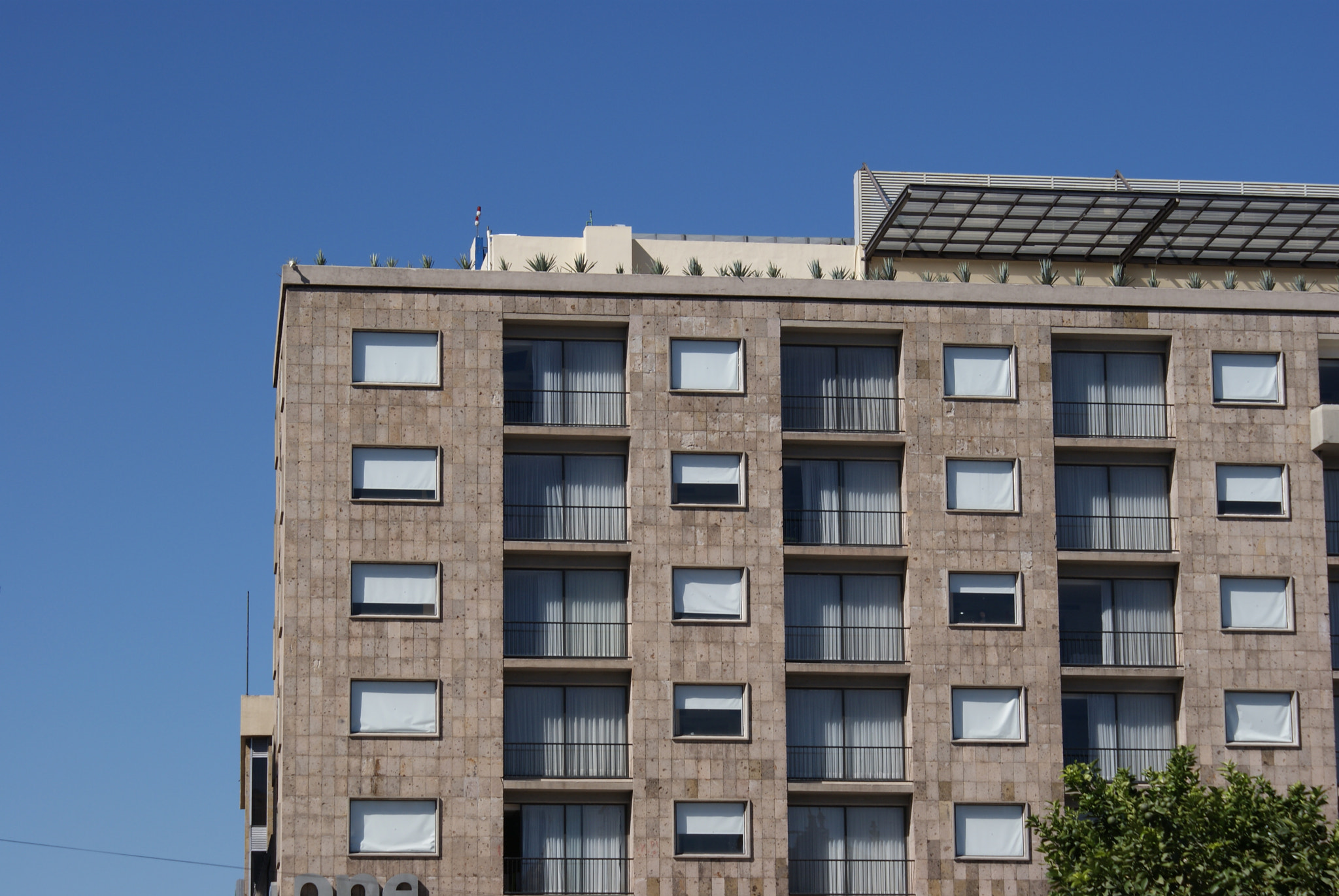 Sony Alpha DSLR-A200 sample photo. Edificio photography