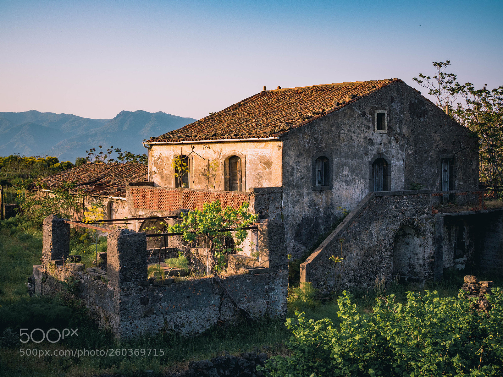 Olympus OM-D E-M5 II sample photo. Sicilian farmhouse photography
