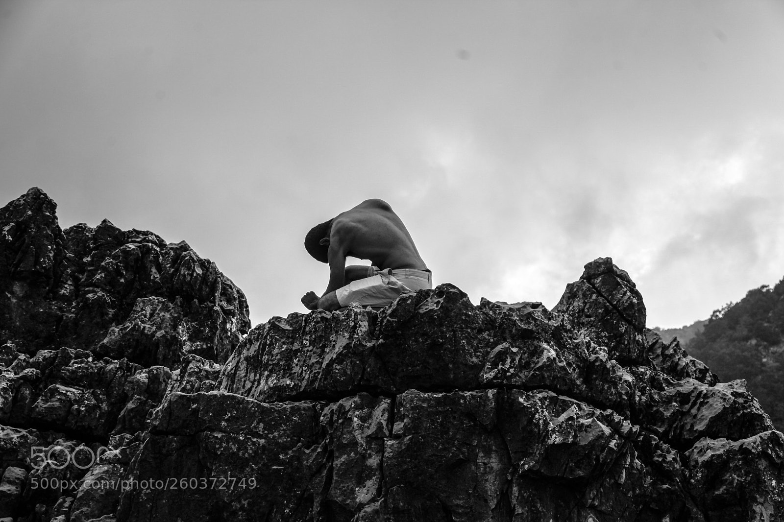 Canon EOS 5D Mark II sample photo. Back to war photography