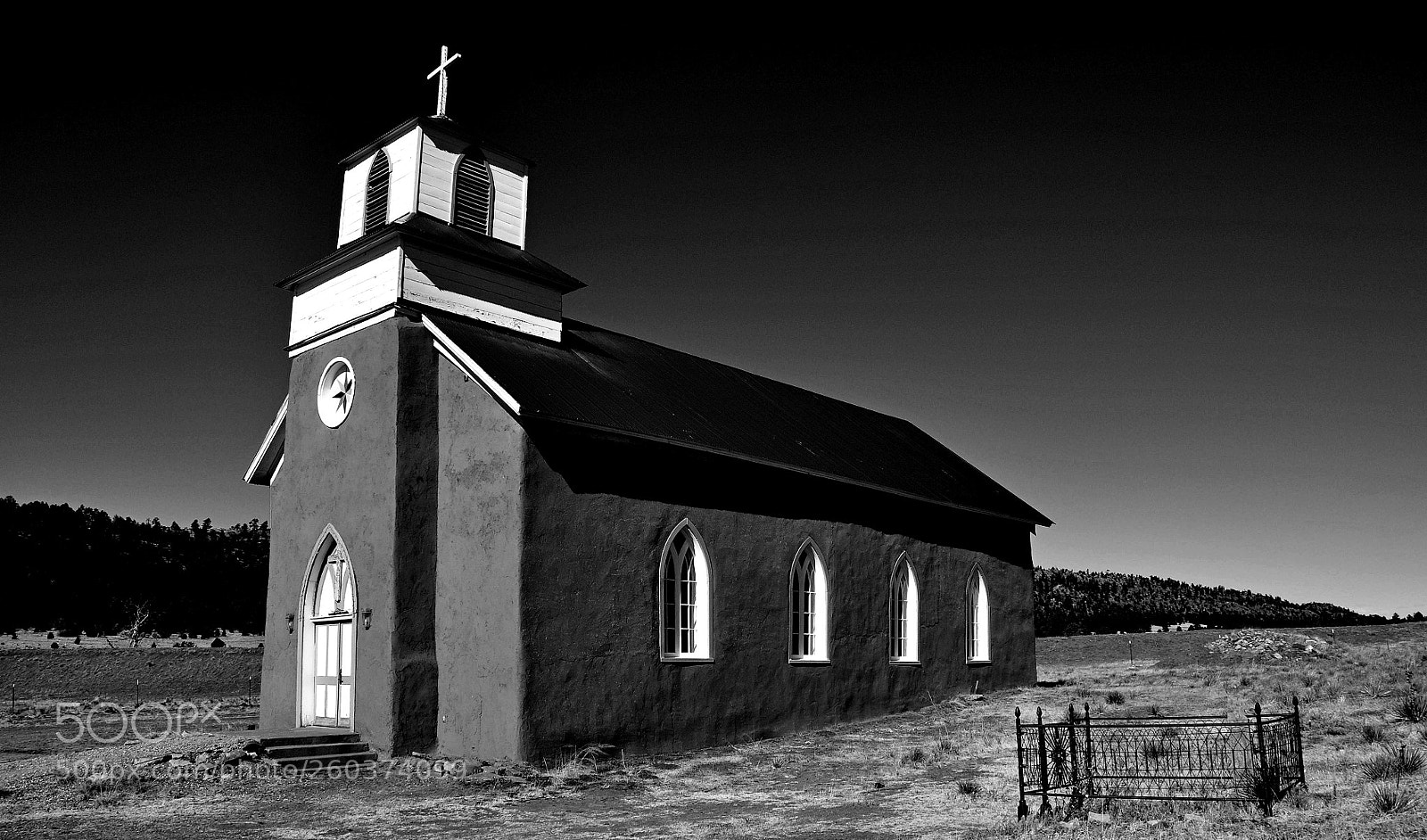 Nikon D90 sample photo. Lacuevachurch bw photography