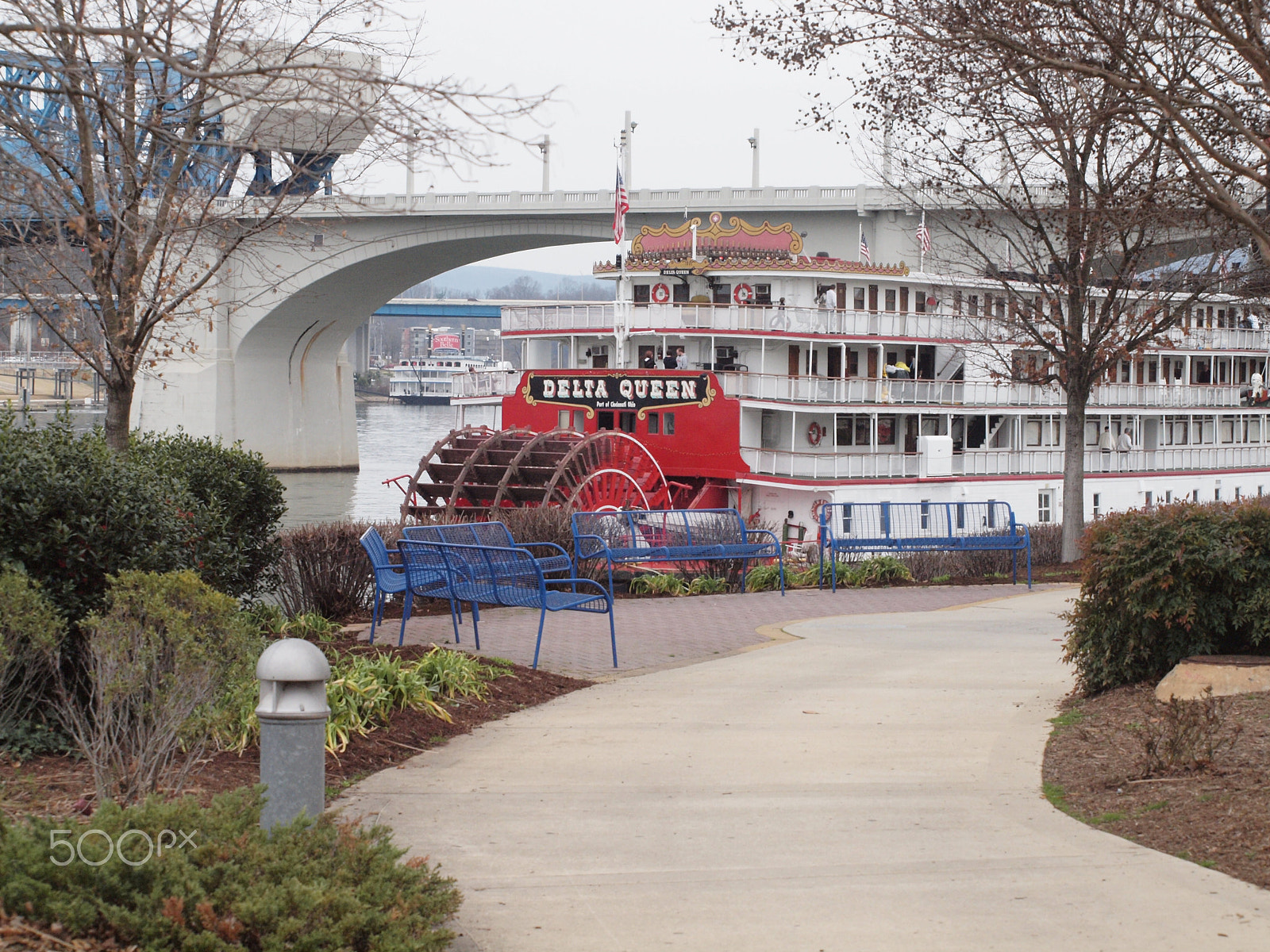 Olympus E-620 (EVOLT E-620) sample photo. Strolling the tennessee river photography