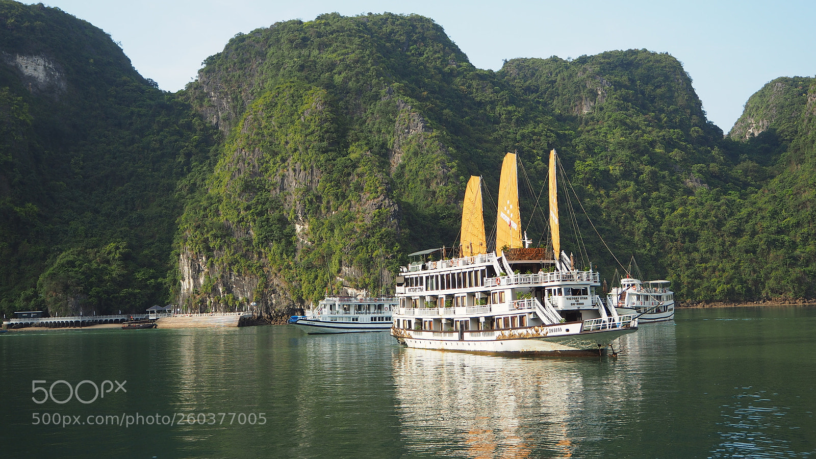 Olympus OM-D E-M10 sample photo. Ha long bay photography
