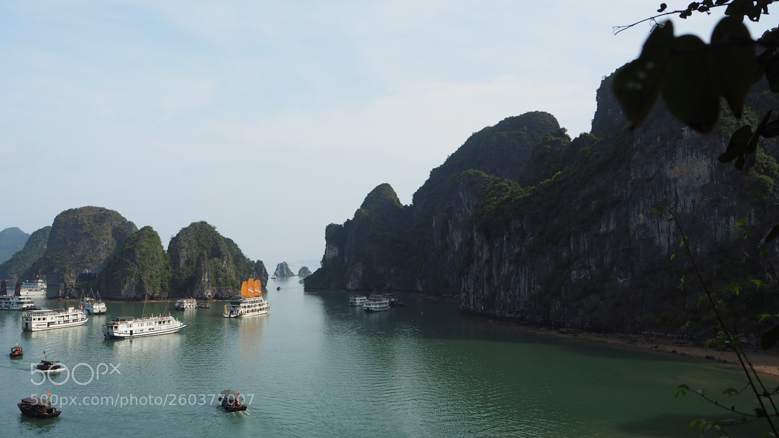 Olympus OM-D E-M10 sample photo. Ha long bay photography