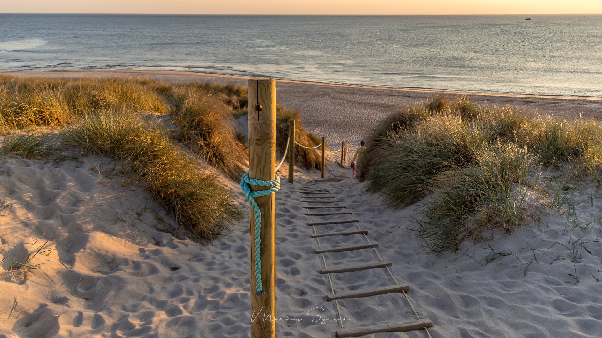 Sony SLT-A68 sample photo. Der weg zum strand... photography