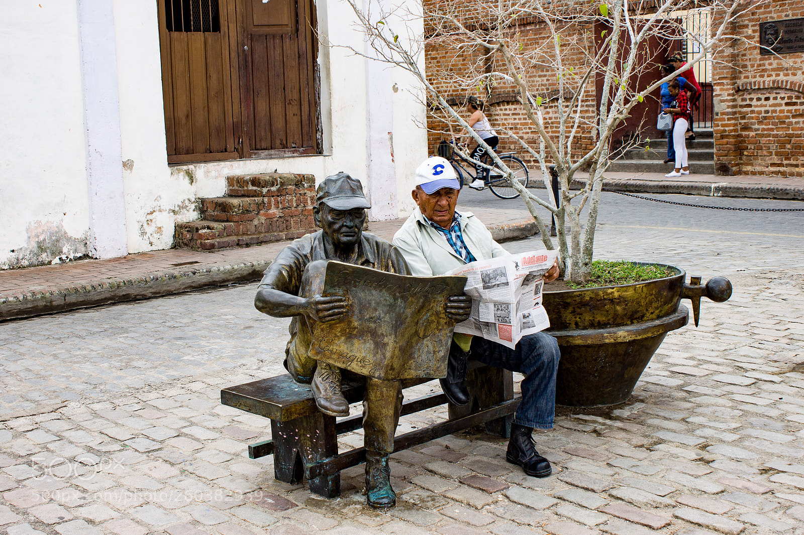 Canon EOS 500D (EOS Rebel T1i / EOS Kiss X3) sample photo. An old man and photography