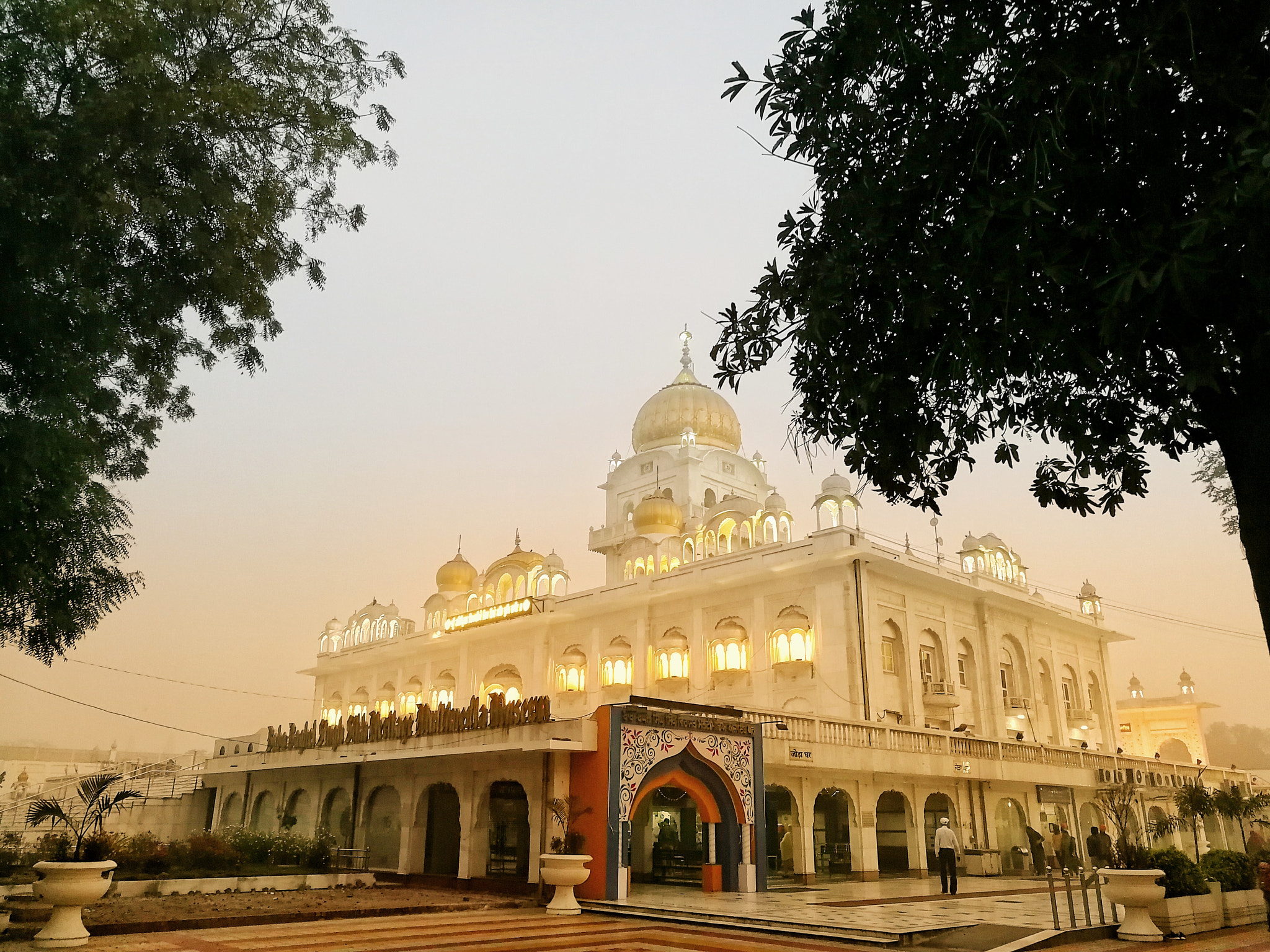 HUAWEI Honor 8 Pro sample photo. Gurudwara bangla sahib photography