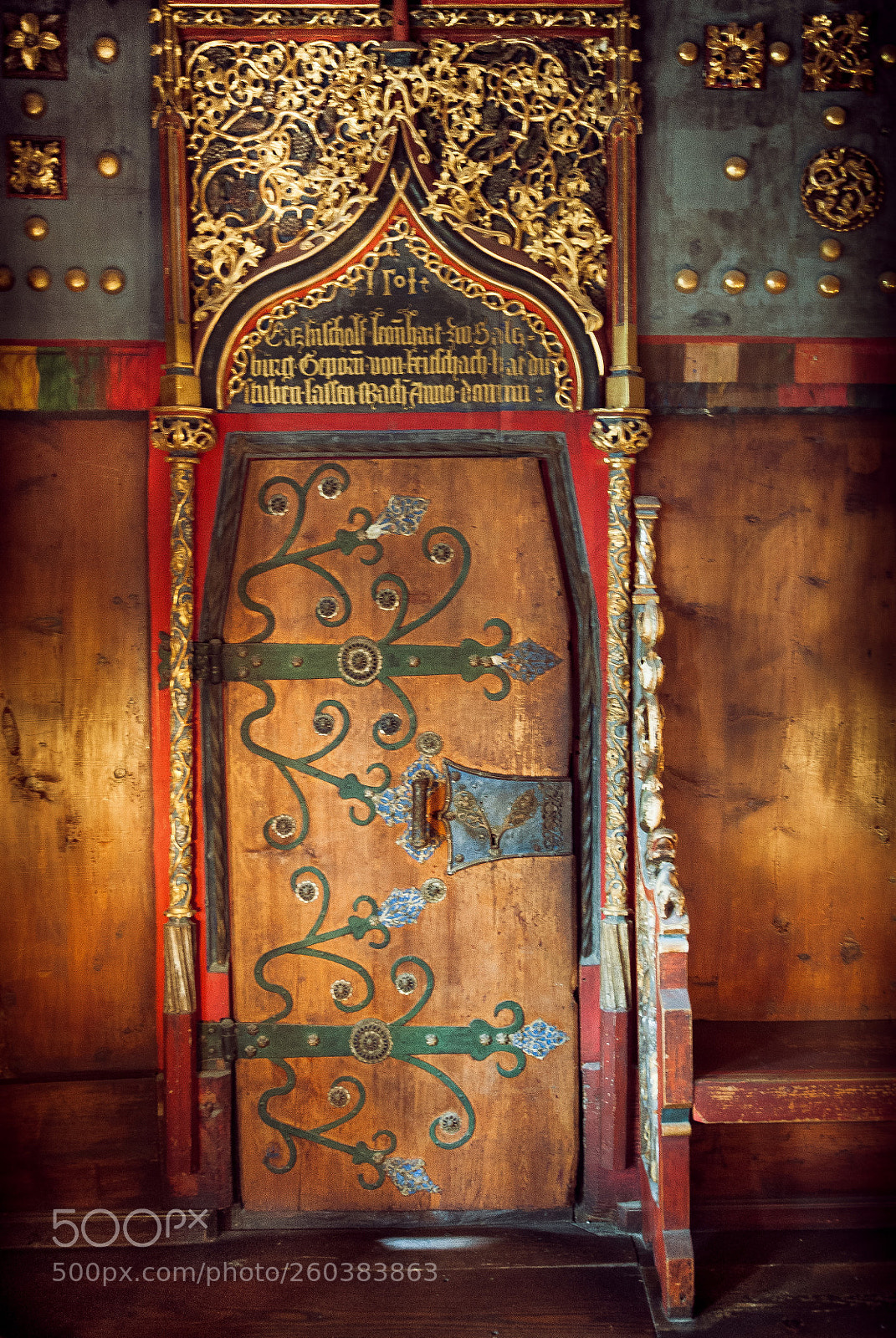 Nikon D90 sample photo. Baronial door photography