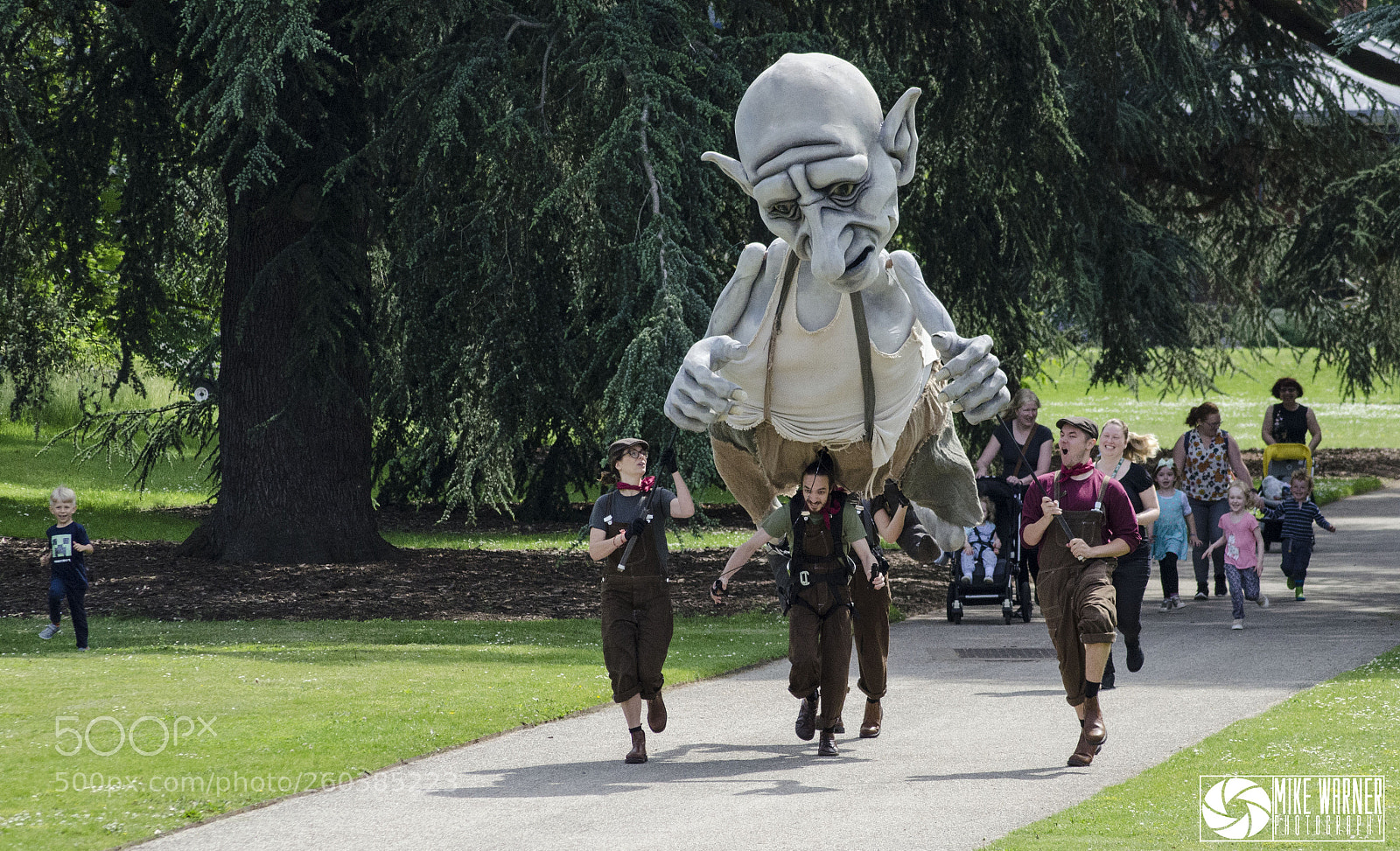 Nikon D7000 sample photo. Kew gardens & gnomus photography