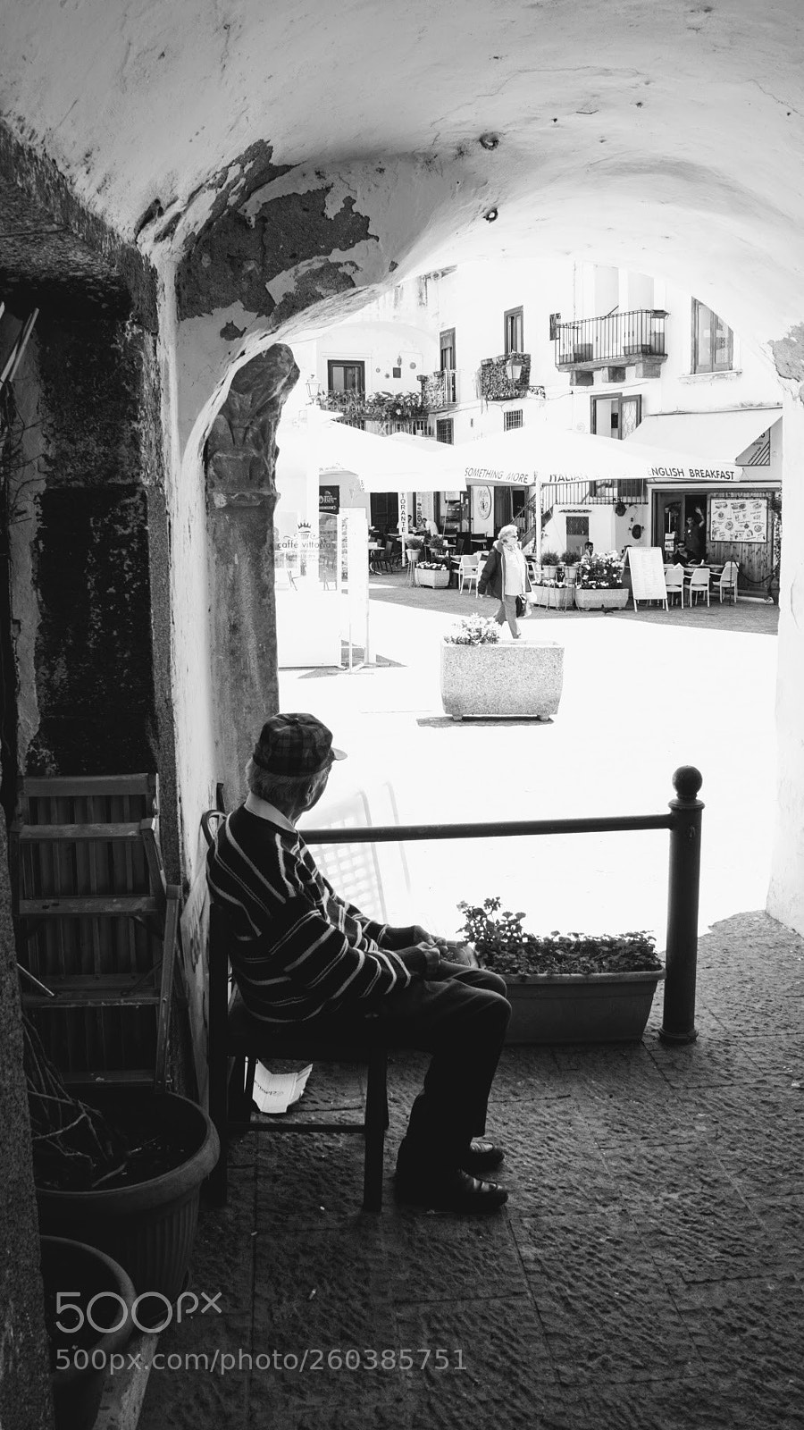 Sony a6000 sample photo. Old man watching the photography