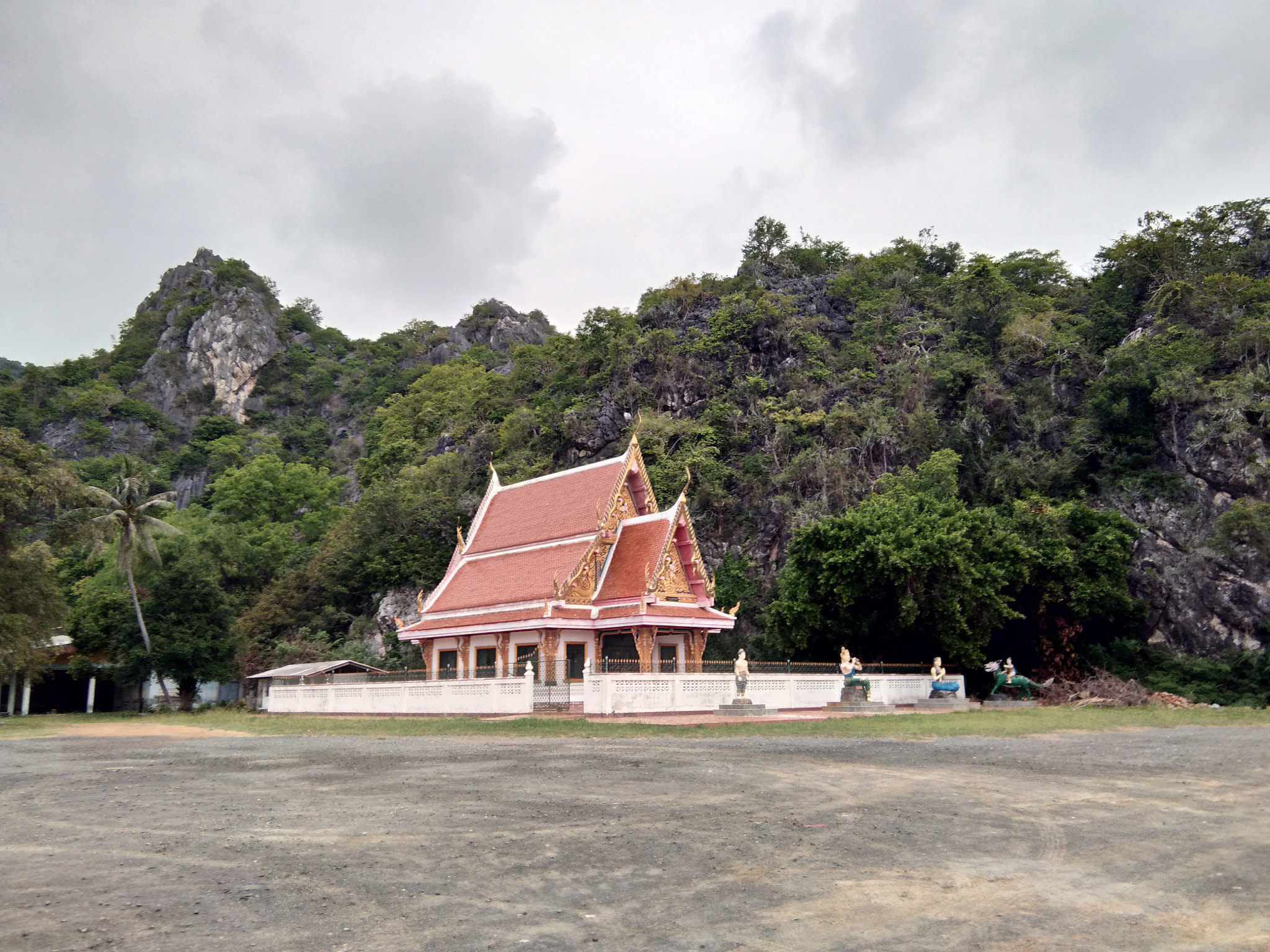 vivo Y55s sample photo. Wat kao daeng,  sam roi yod,  prachuabkirikan photography