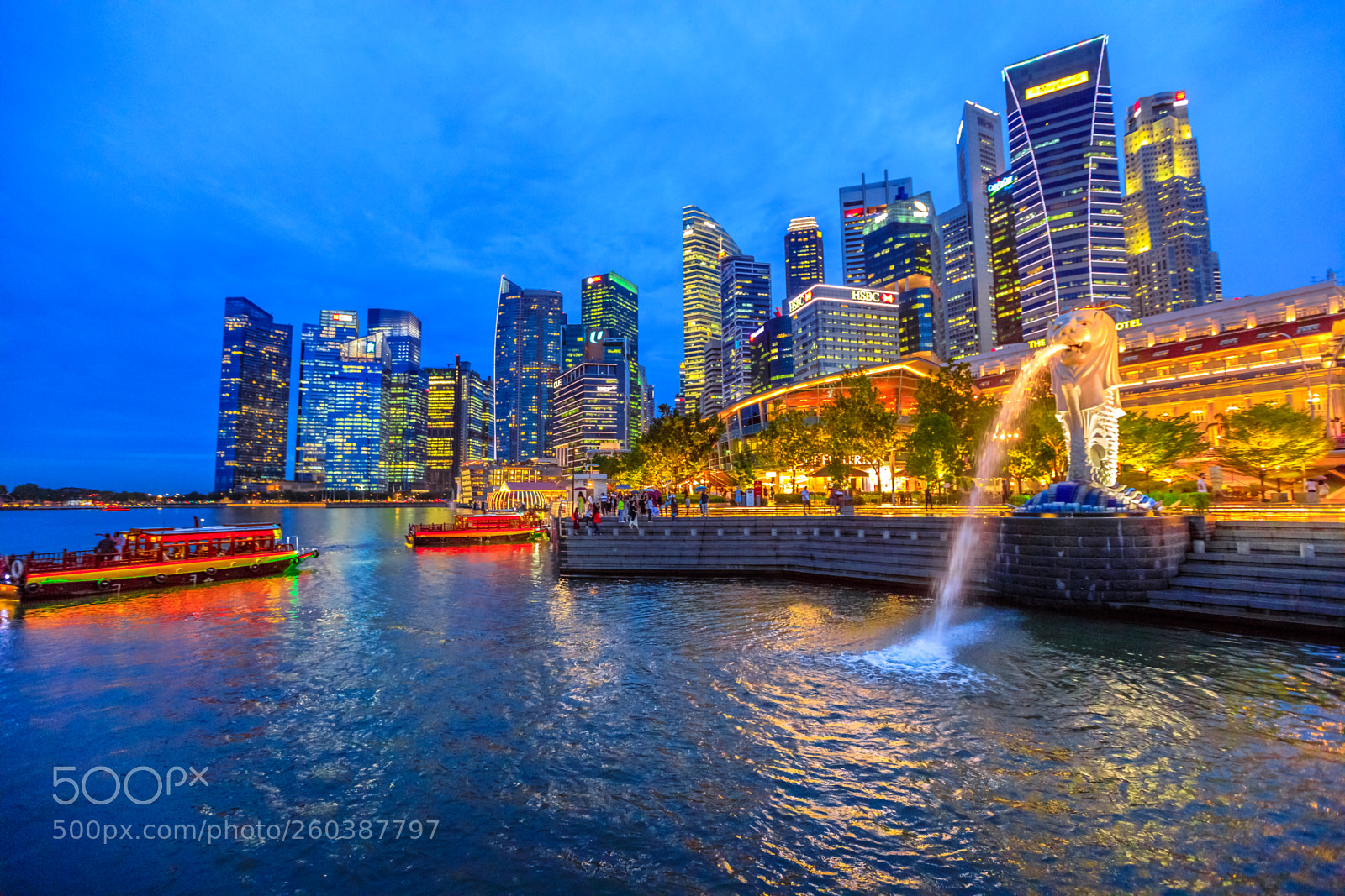Canon EOS 5D Mark IV sample photo. Merlion statue at blue photography