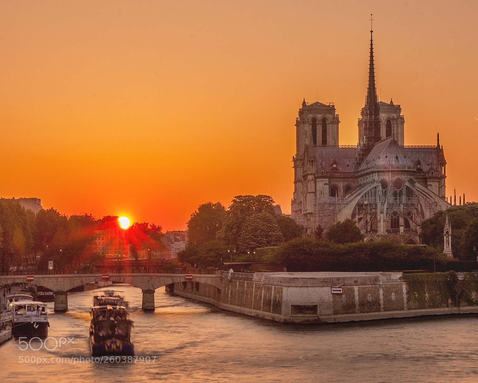 Canon EOS 40D sample photo. Notre dame sunset photography