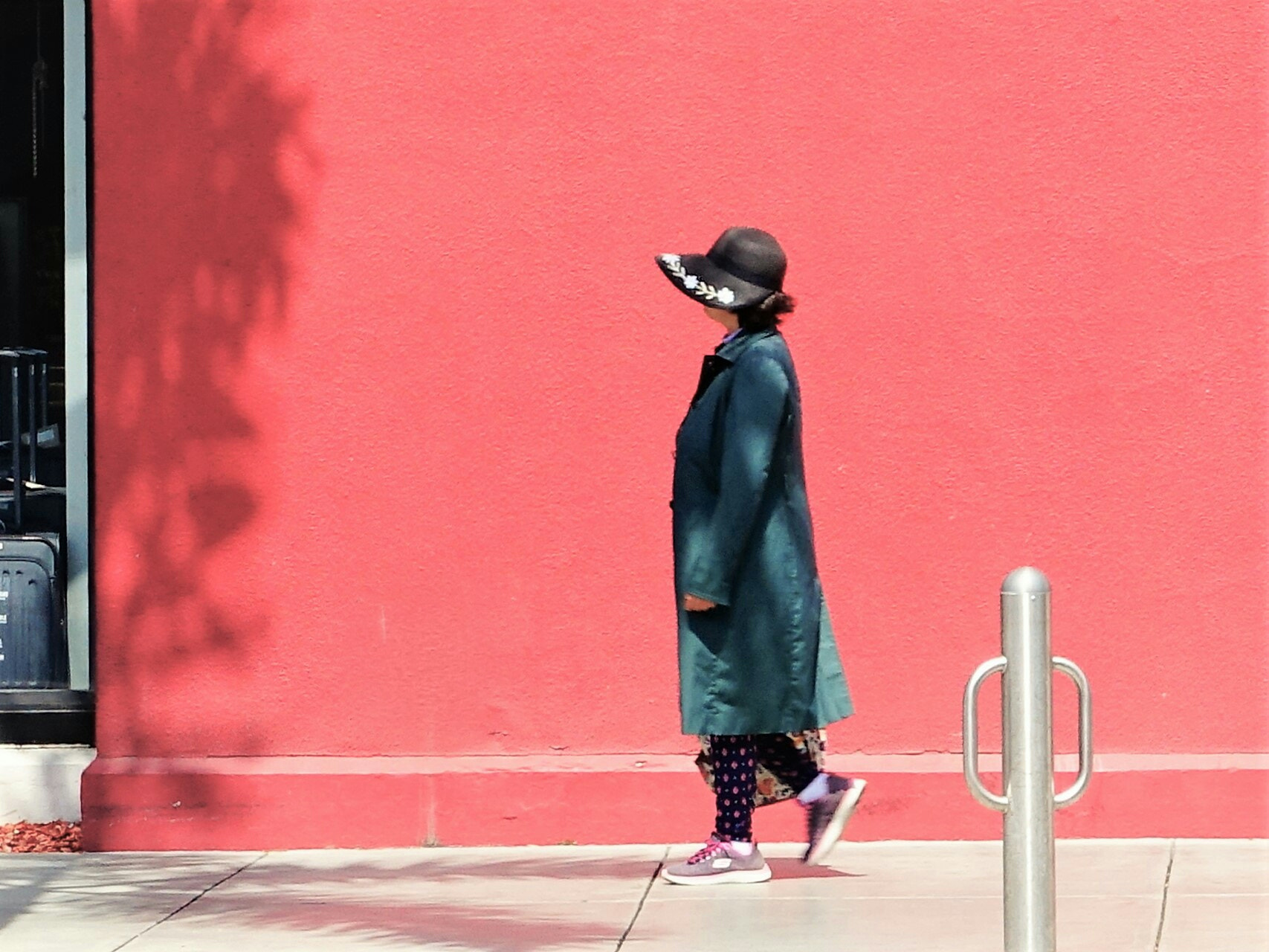 Sony Cyber-shot DSC-RX100 III sample photo. Lady in raincoat photography
