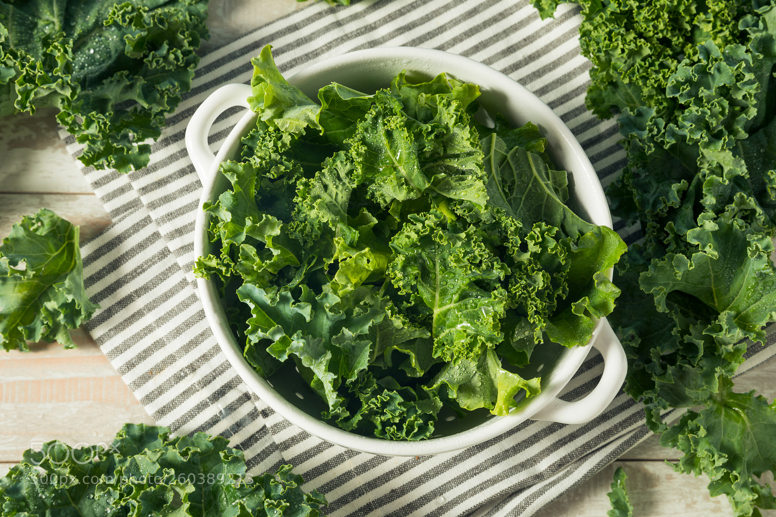 Canon EOS 5D Mark IV sample photo. Raw green organic curly photography