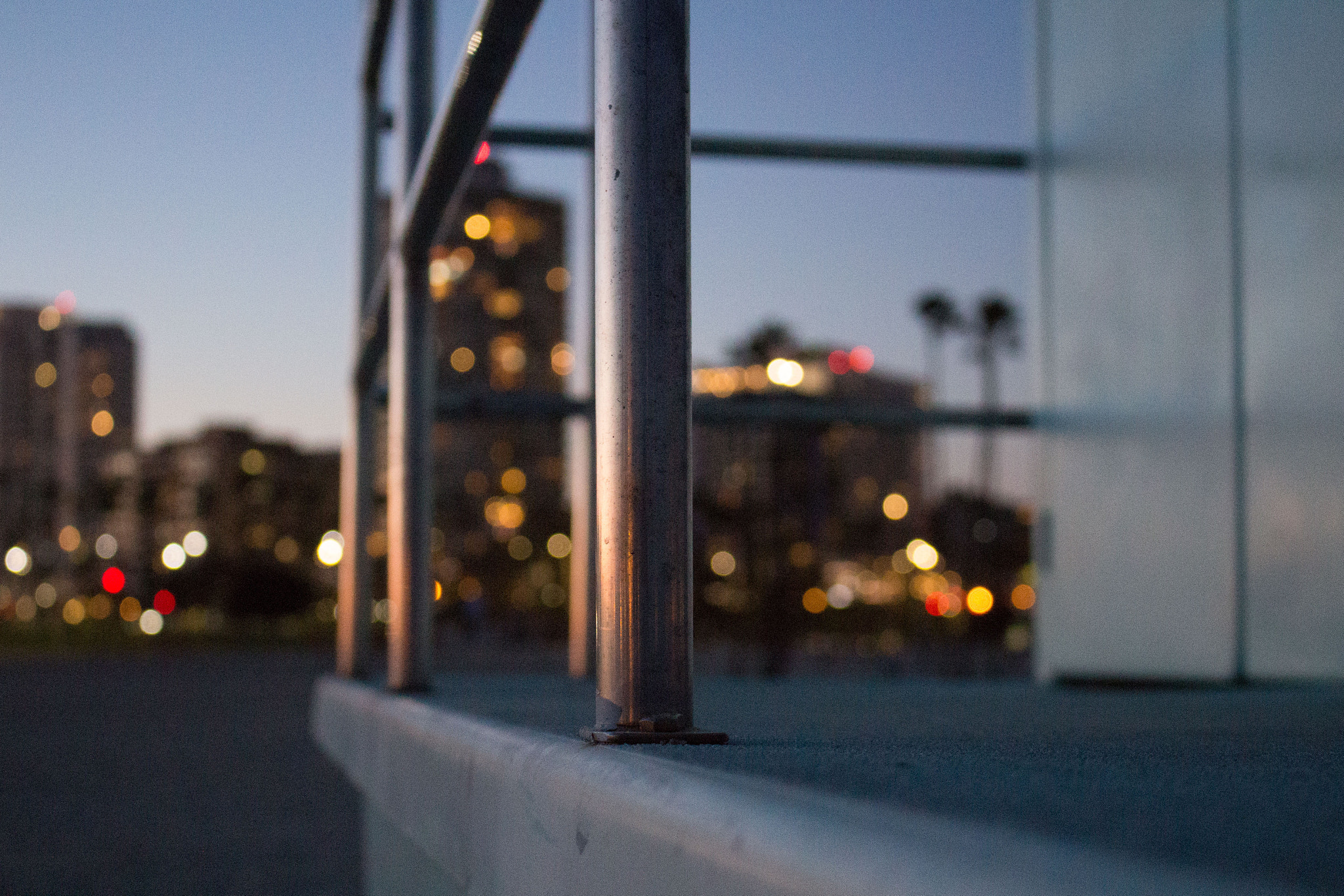Canon EOS 100D (EOS Rebel SL1 / EOS Kiss X7) sample photo. Lifeguard, city lights photography
