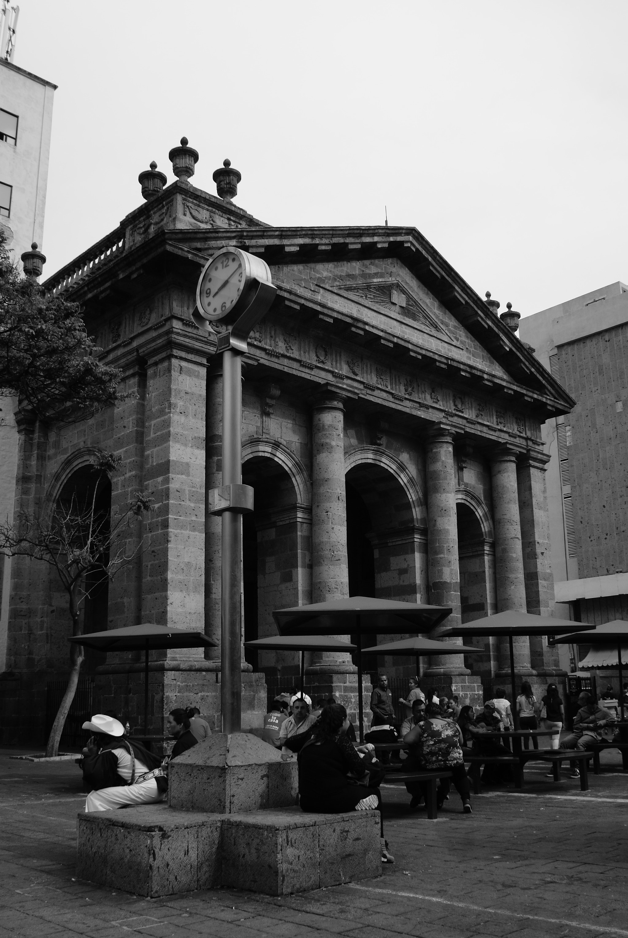 Sony DT 18-70mm F3.5-5.6 sample photo. Plaza universidad photography