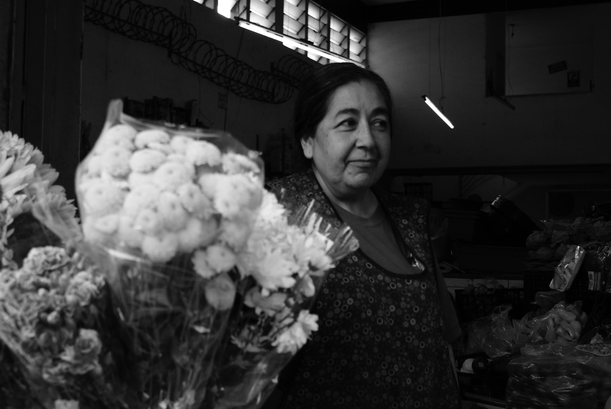 Sony DT 18-70mm F3.5-5.6 sample photo. Señora photography