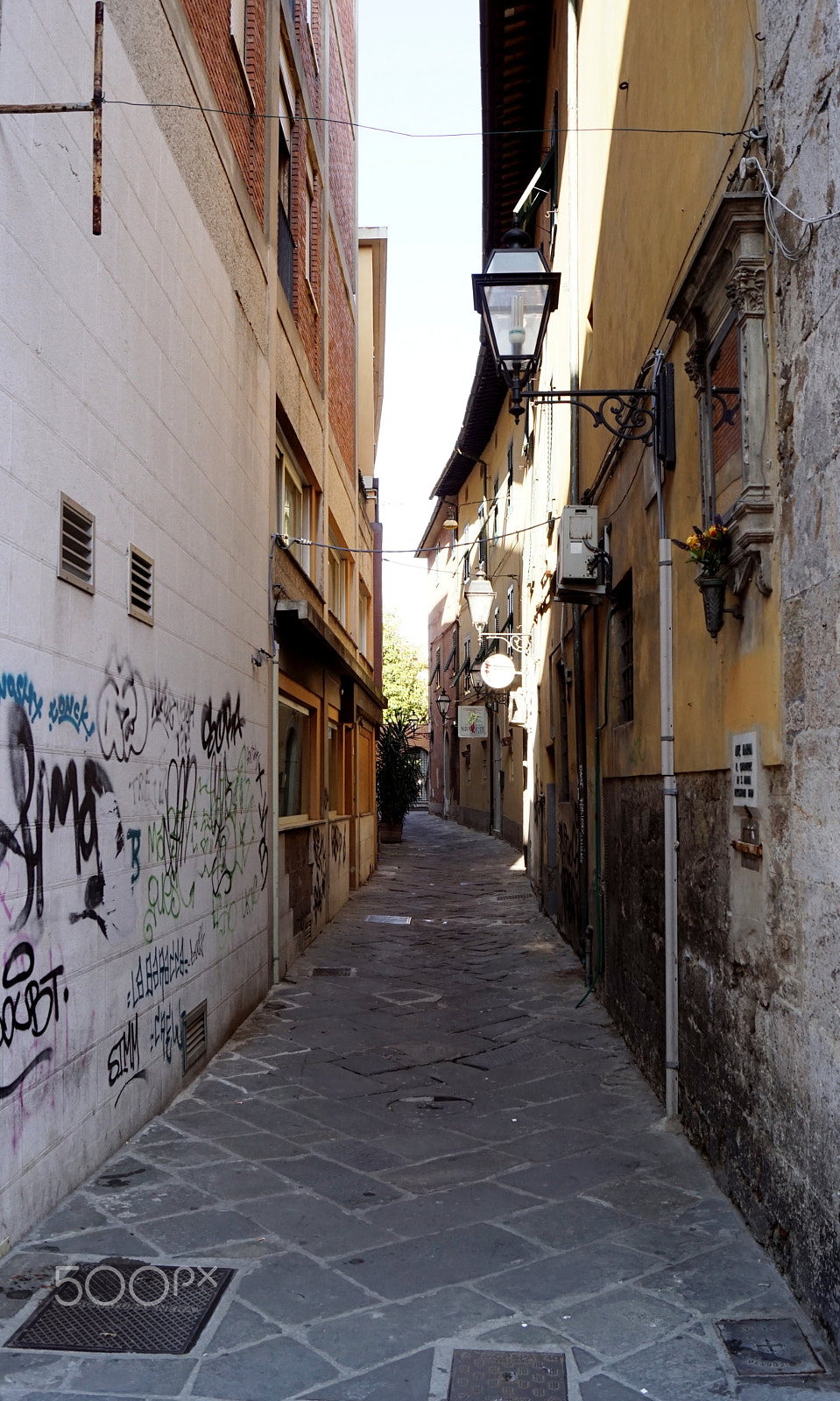 Sony SLT-A68 sample photo. Italy street photography