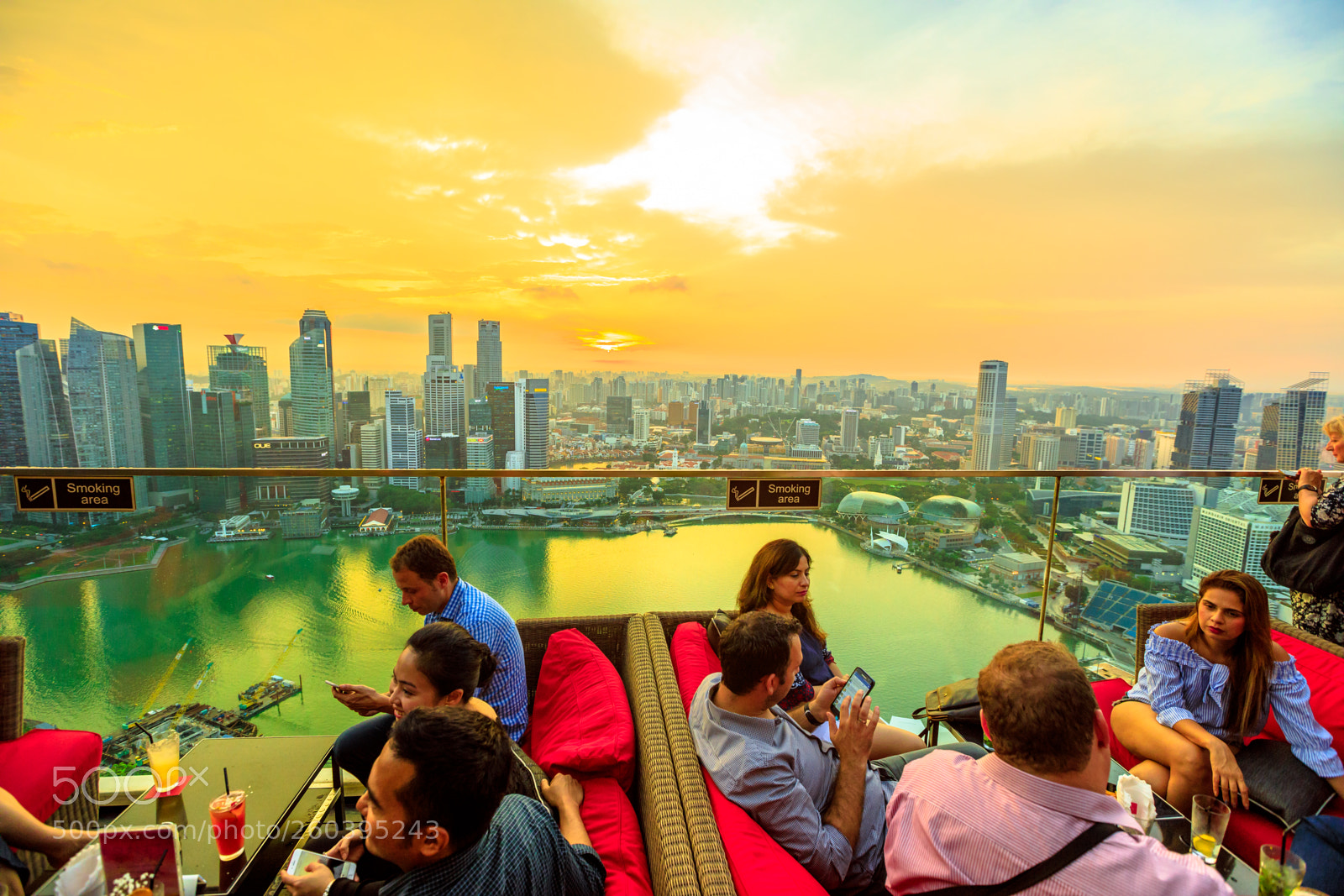 Canon EOS 5D Mark IV sample photo. Singapore skybar sunset photography