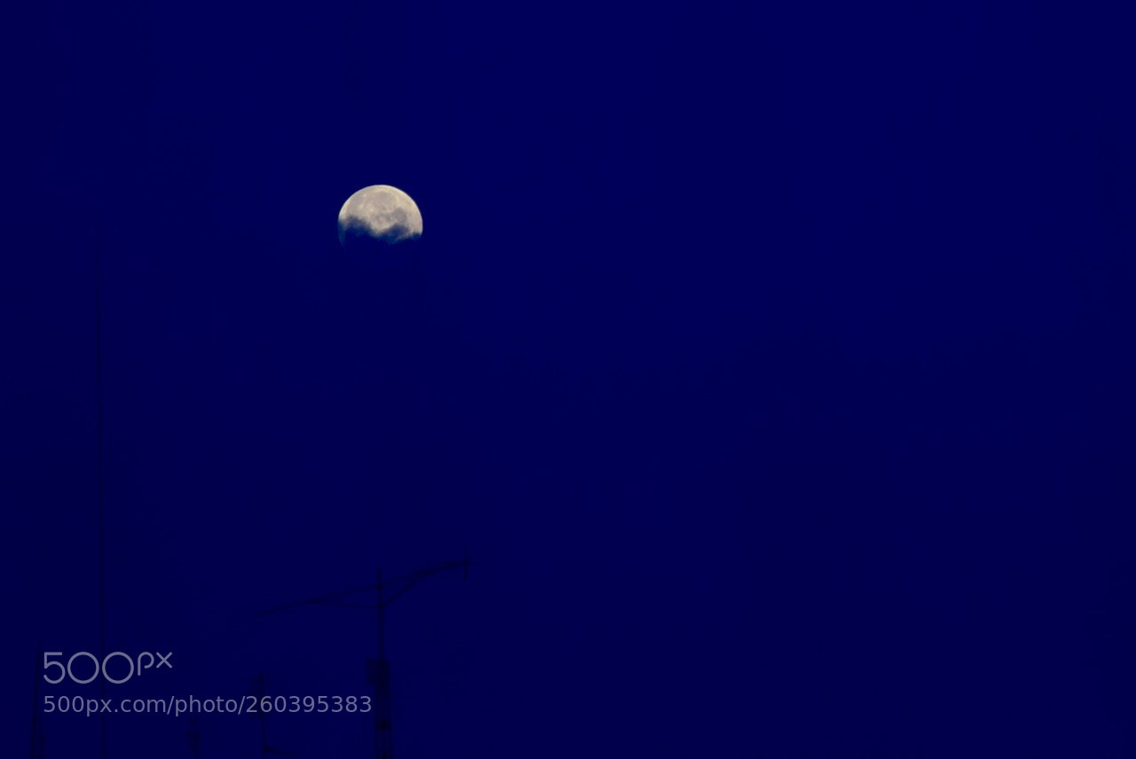 Nikon D3300 sample photo. My shy moon photography