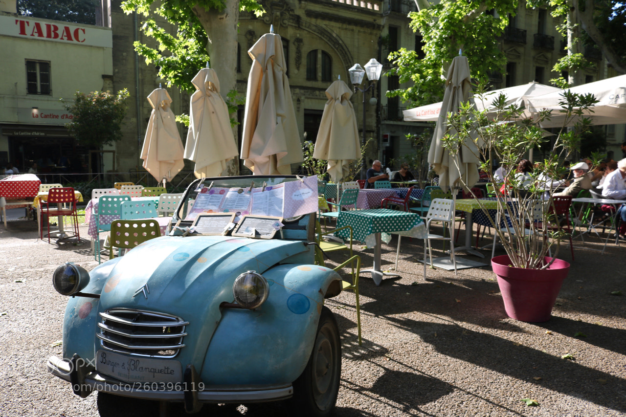 Canon EOS 750D (EOS Rebel T6i / EOS Kiss X8i) sample photo. French cafe photography