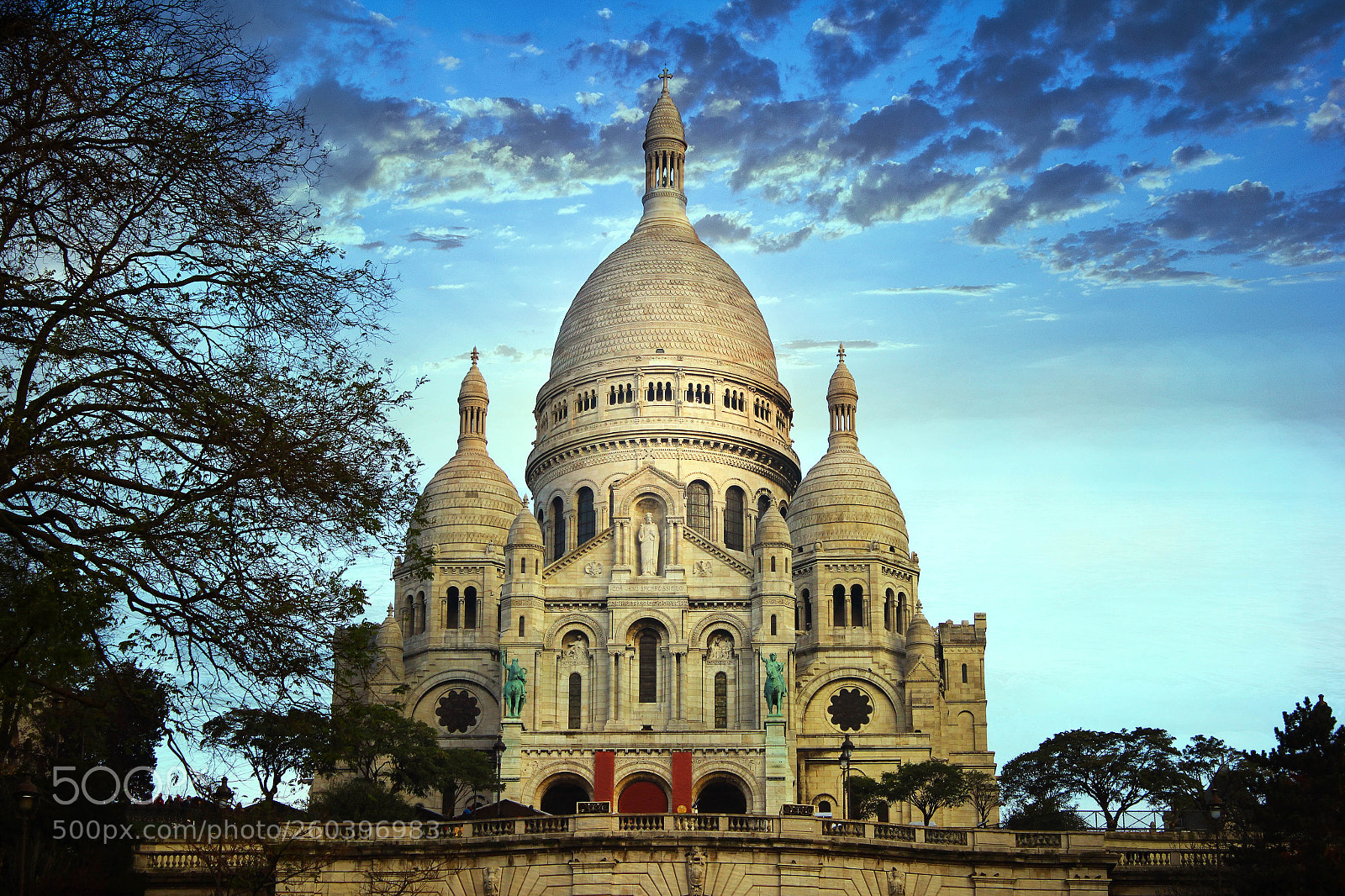 Canon EOS 550D (EOS Rebel T2i / EOS Kiss X4) sample photo. Paris sacre coeur cathedral photography