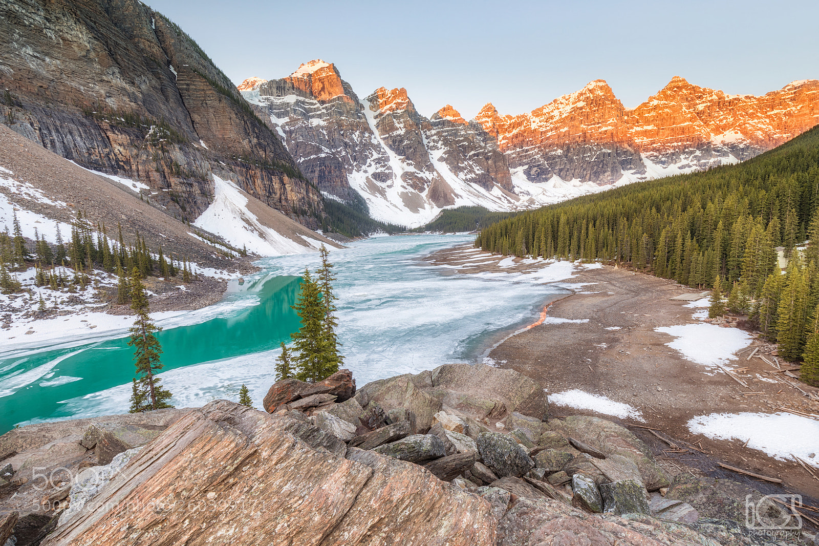 Canon EOS 5D Mark IV sample photo. Sunrise at moraine lake photography