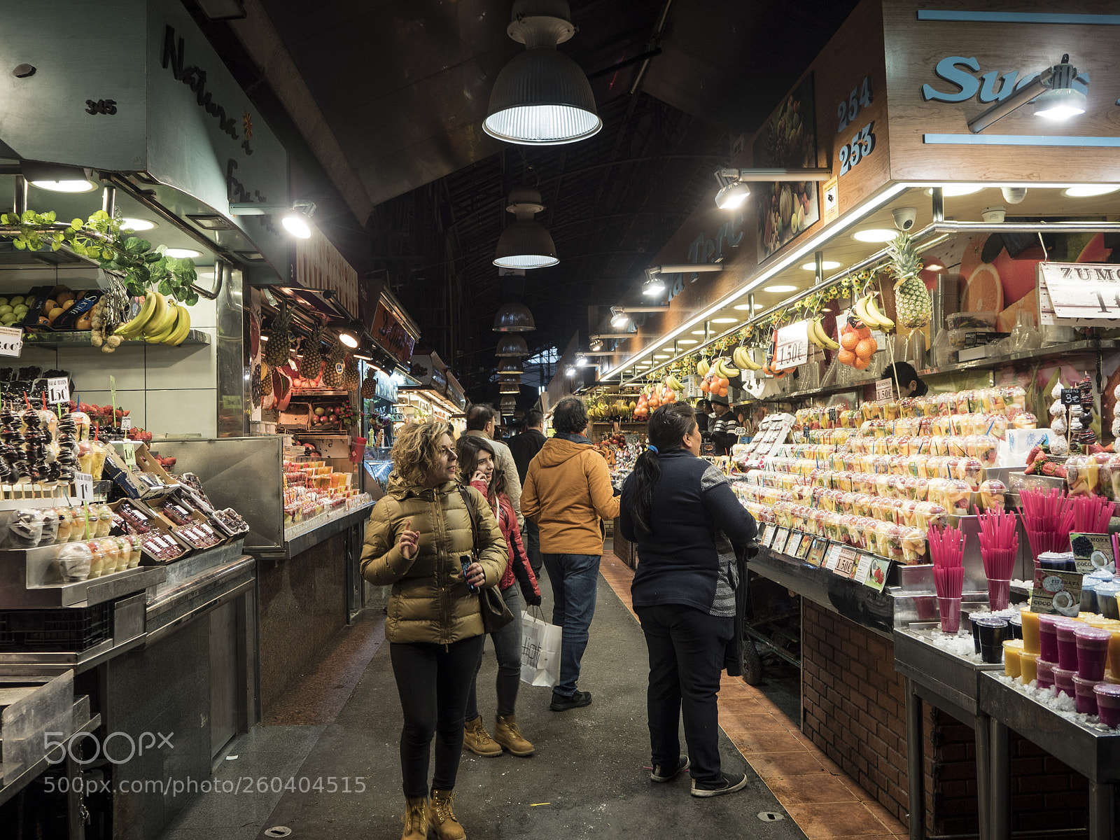 Olympus OM-D E-M5 II sample photo. People of barcelona 1/7 photography