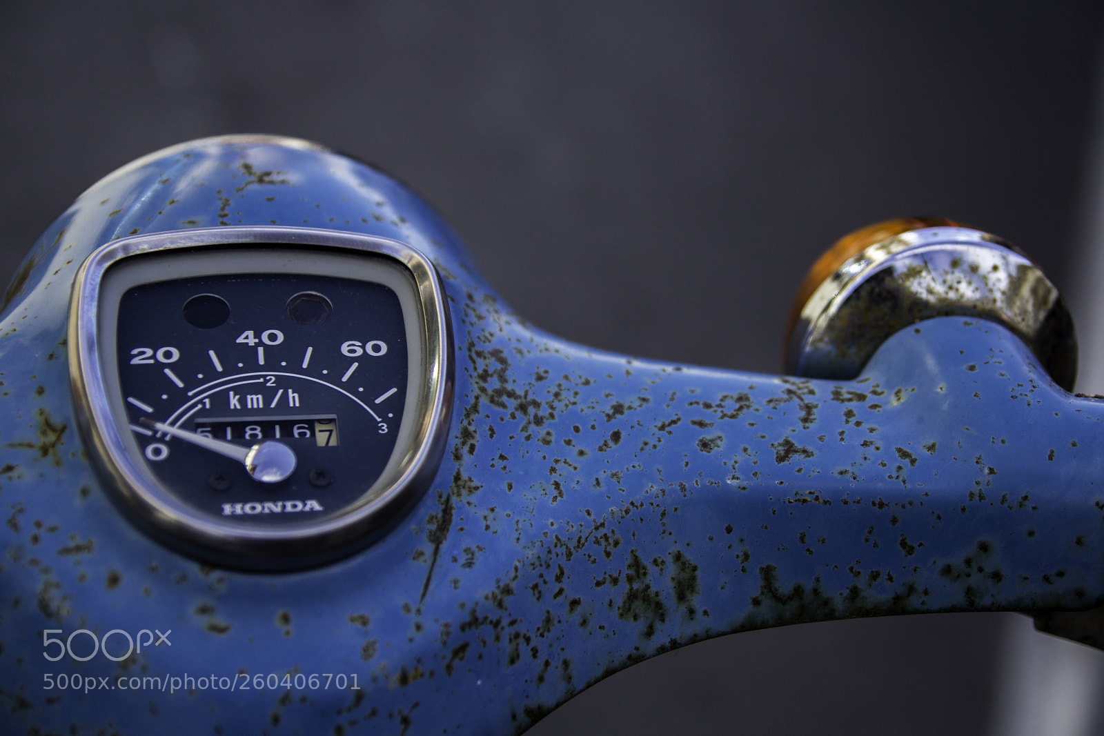 Canon EOS 600D (Rebel EOS T3i / EOS Kiss X5) sample photo. Old honda moped in photography