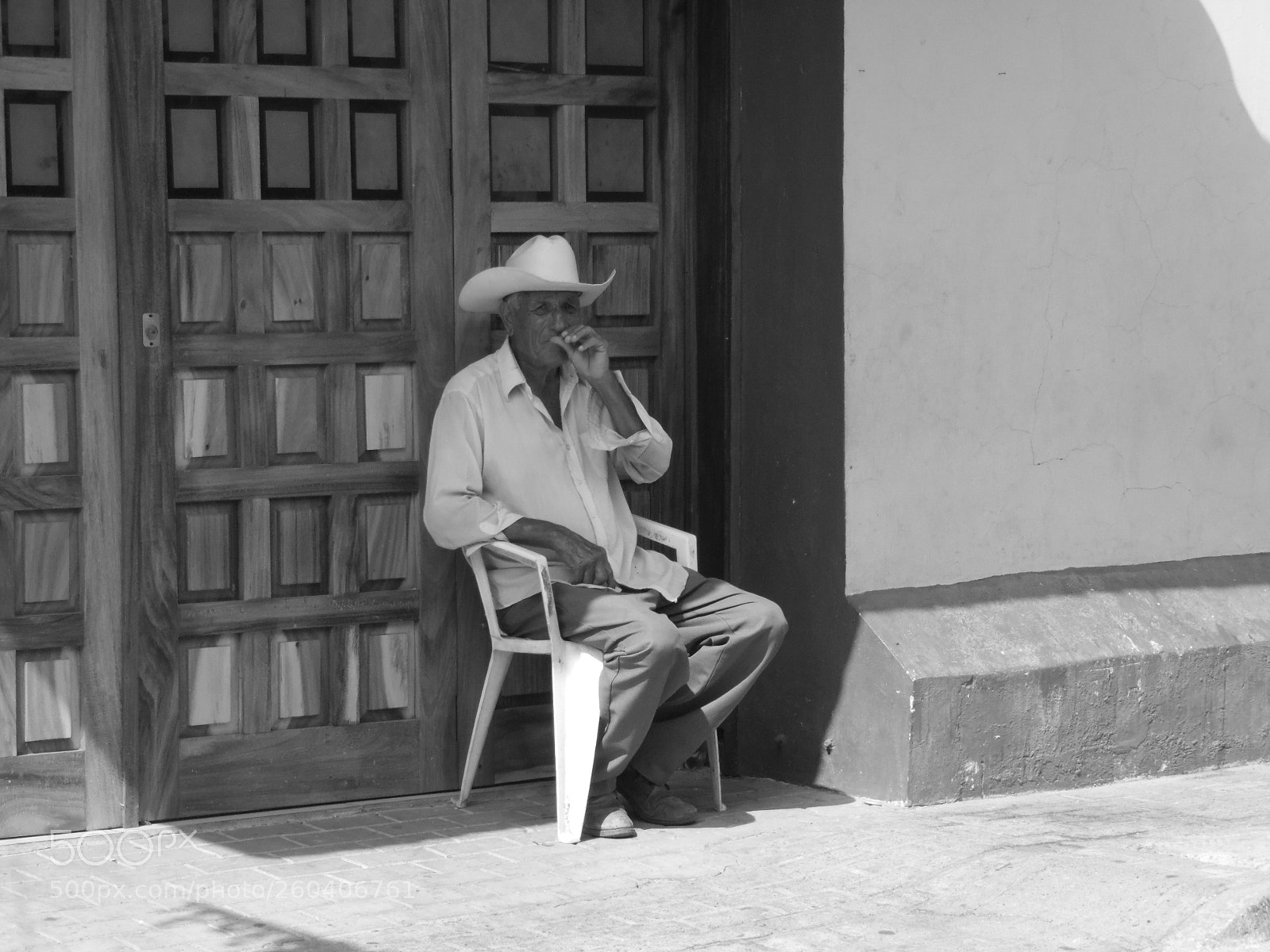 Samsung WB1100F/WB1101F/WB1102F sample photo. Old man photography