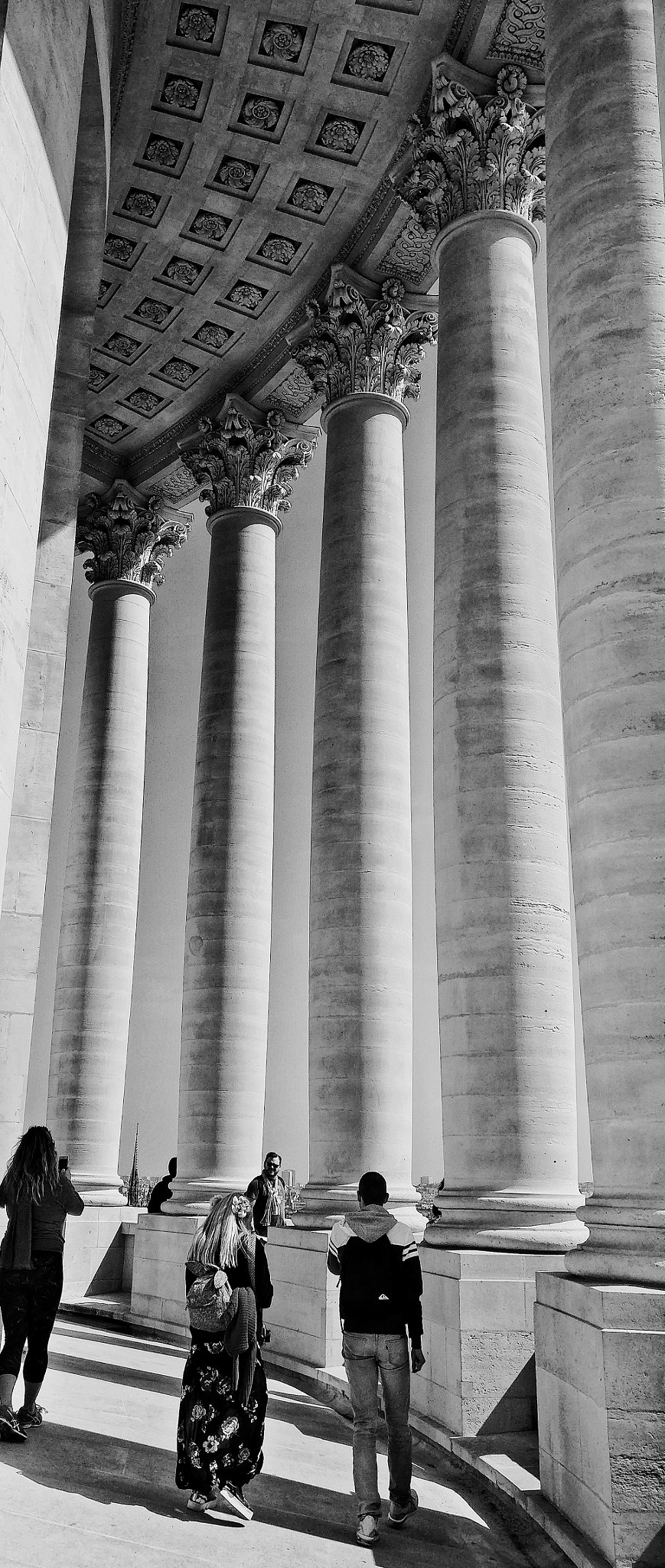 OnePlus A3003 sample photo. Pantheon dome pillars photography